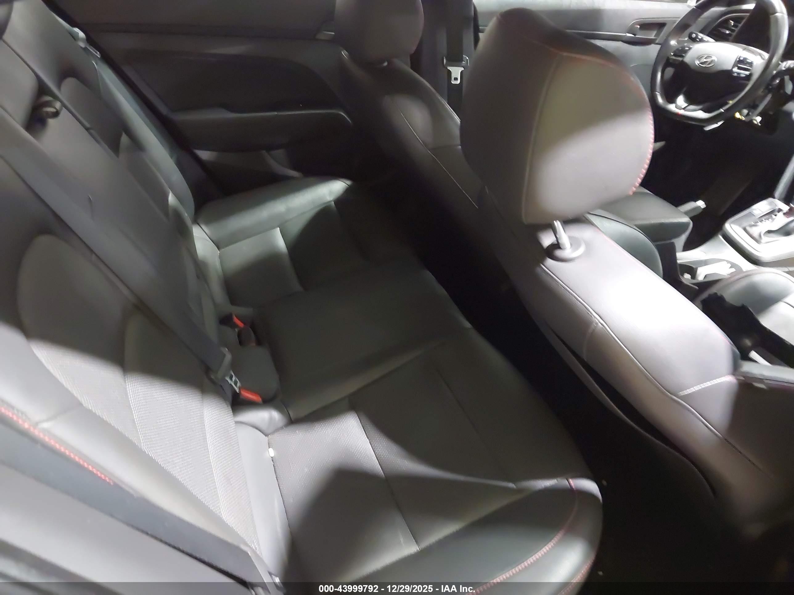 HYUNDAI ELANTRA image 8