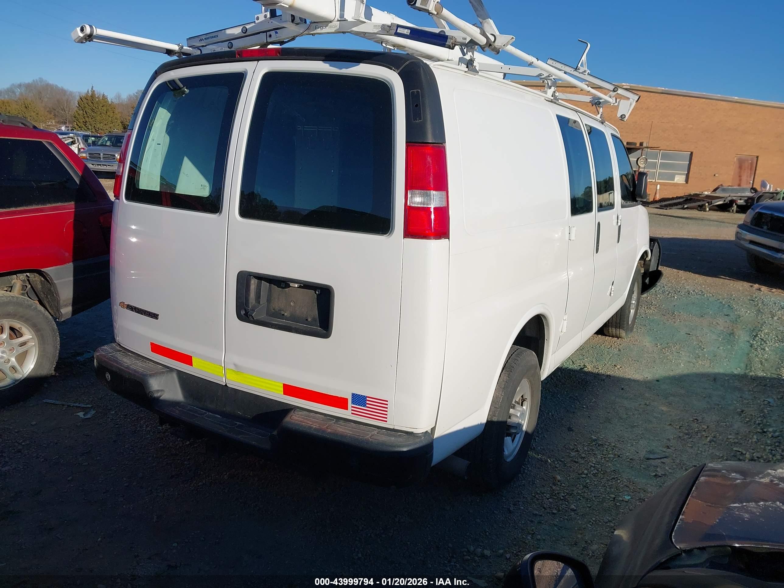 CHEVROLET EXPRESS image 4