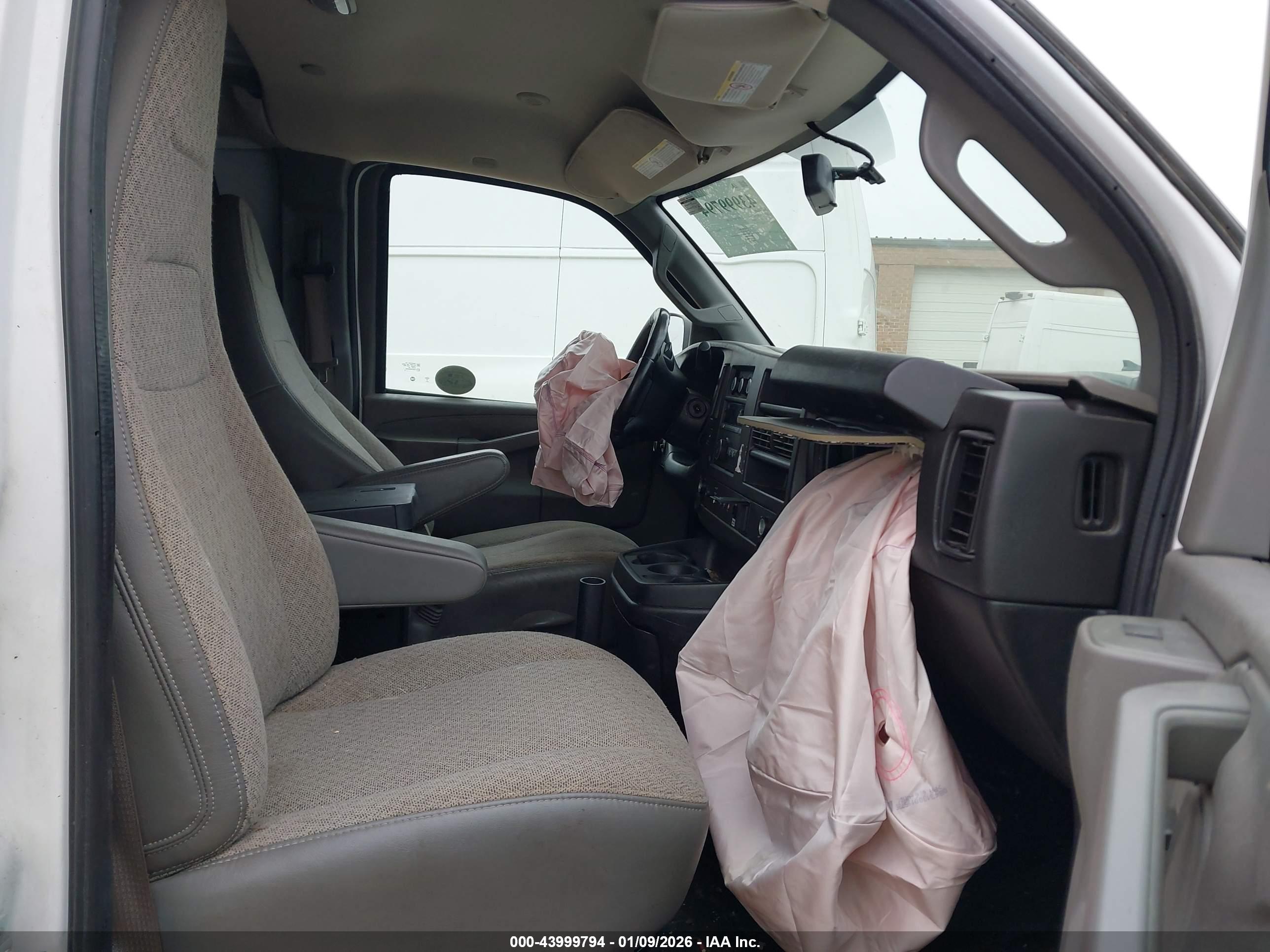 CHEVROLET EXPRESS image 5