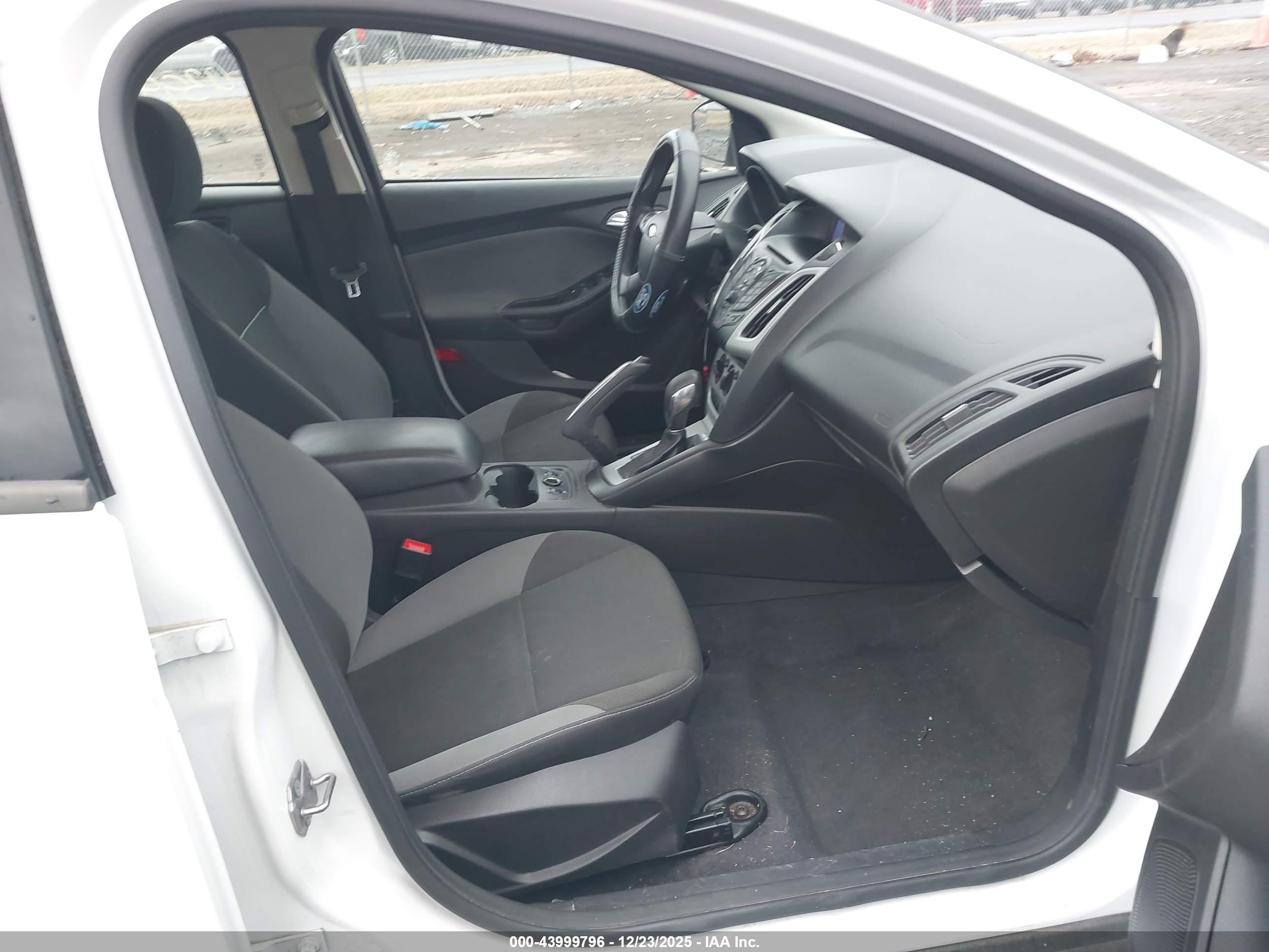 FORD FOCUS image 5