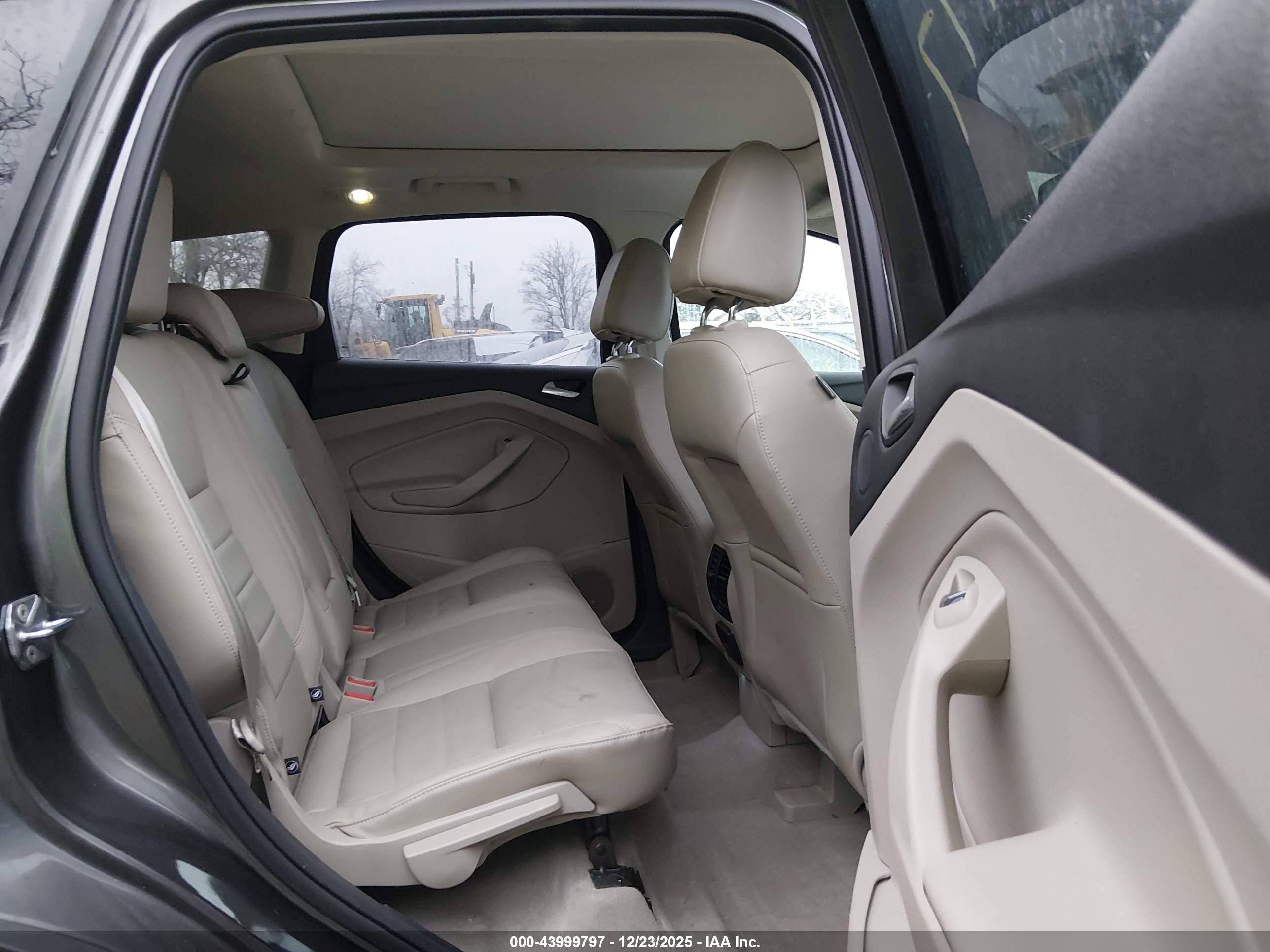 FORD ESCAPE image 8