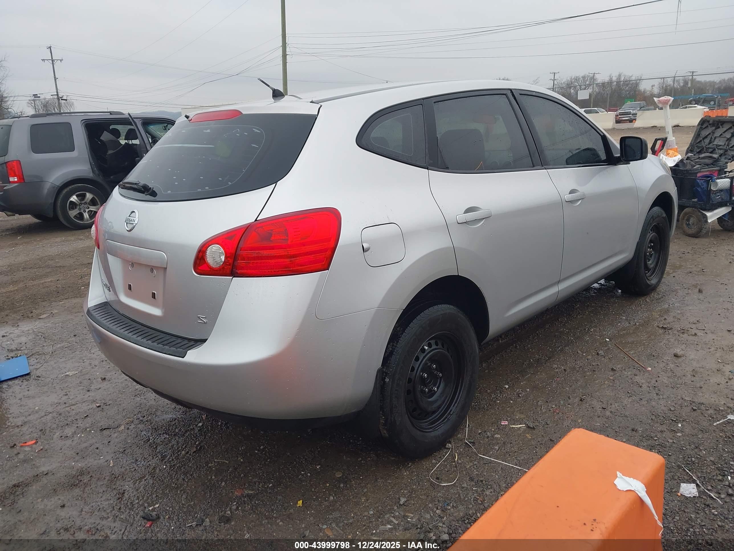 NISSAN ROGUE image 4