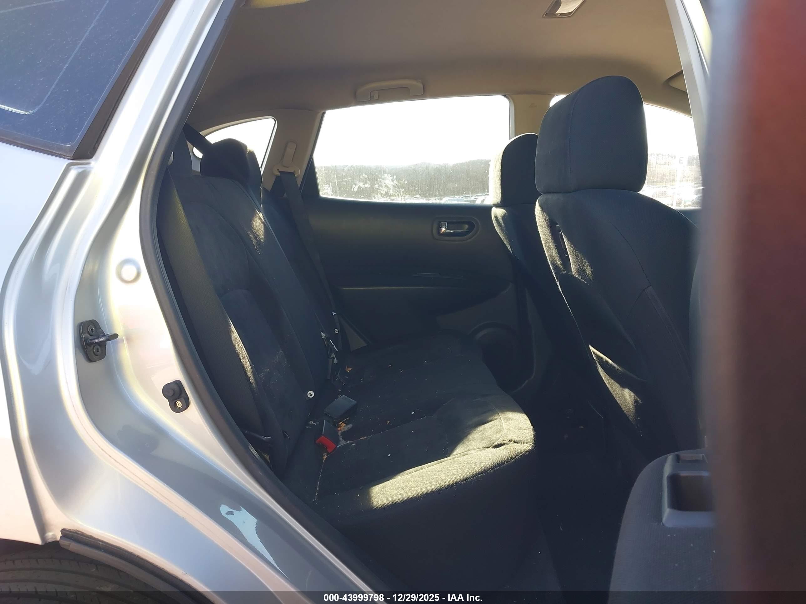 NISSAN ROGUE image 8