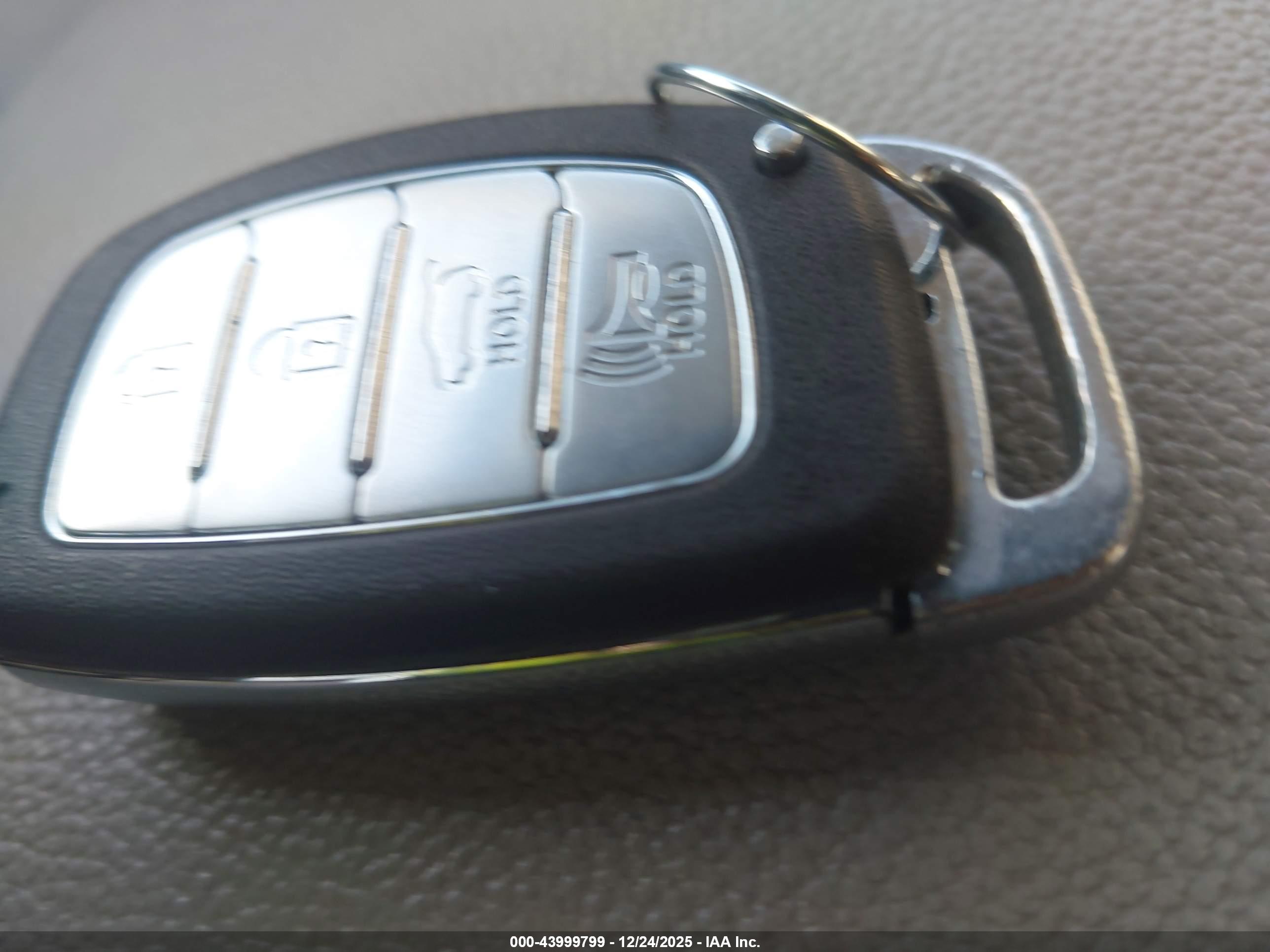 HYUNDAI TUCSON image 11