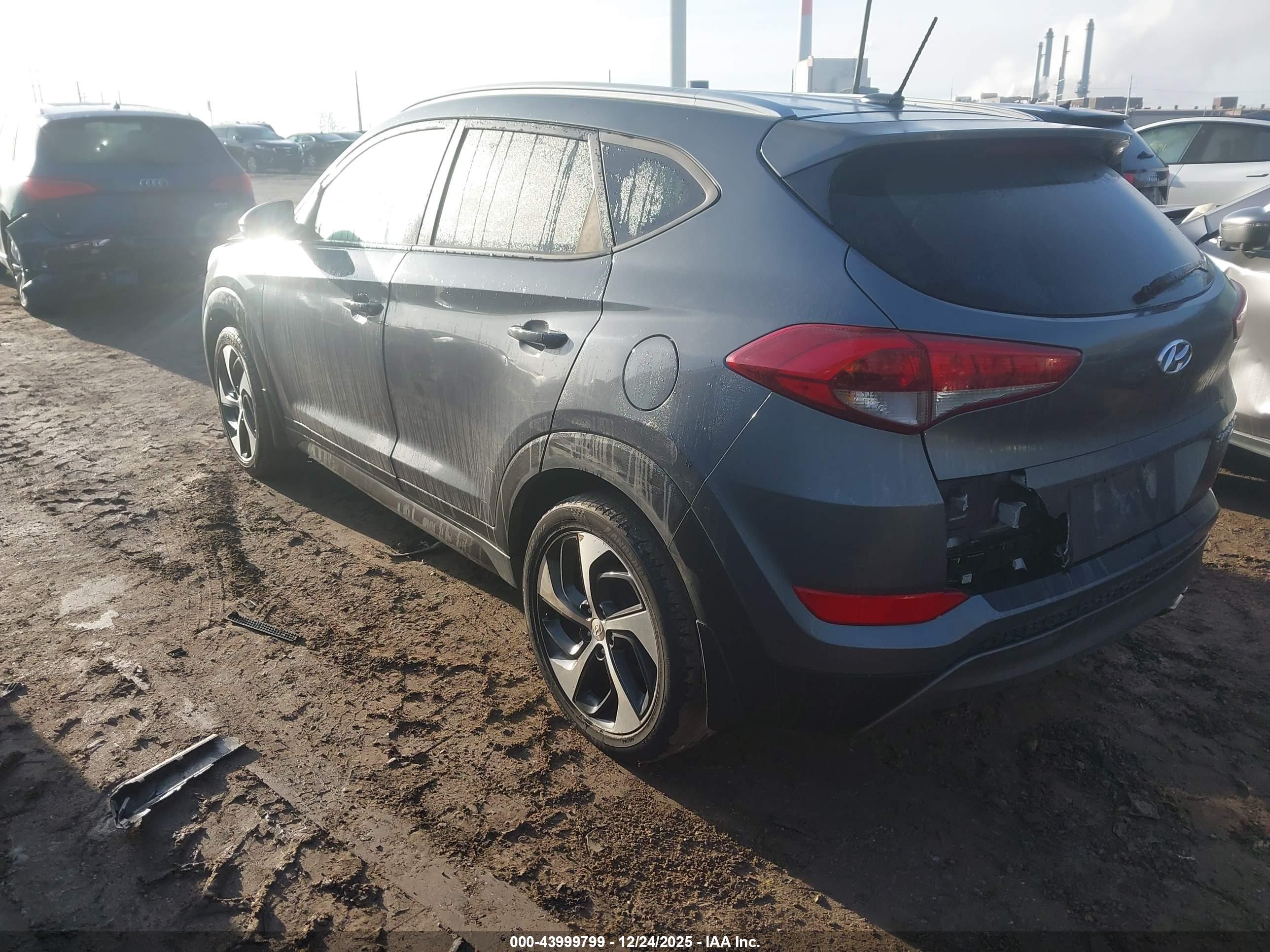 HYUNDAI TUCSON image 3