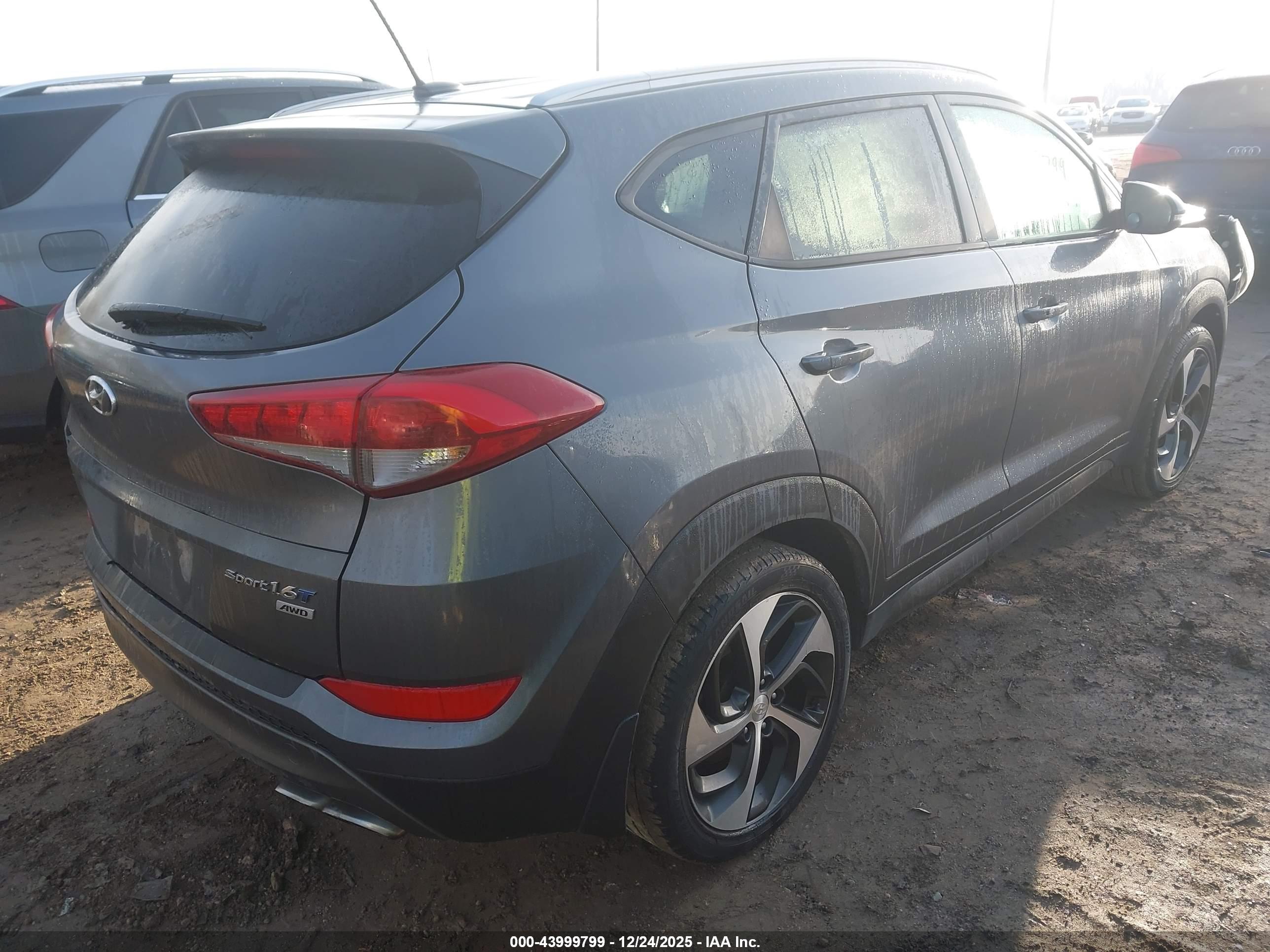 HYUNDAI TUCSON image 4