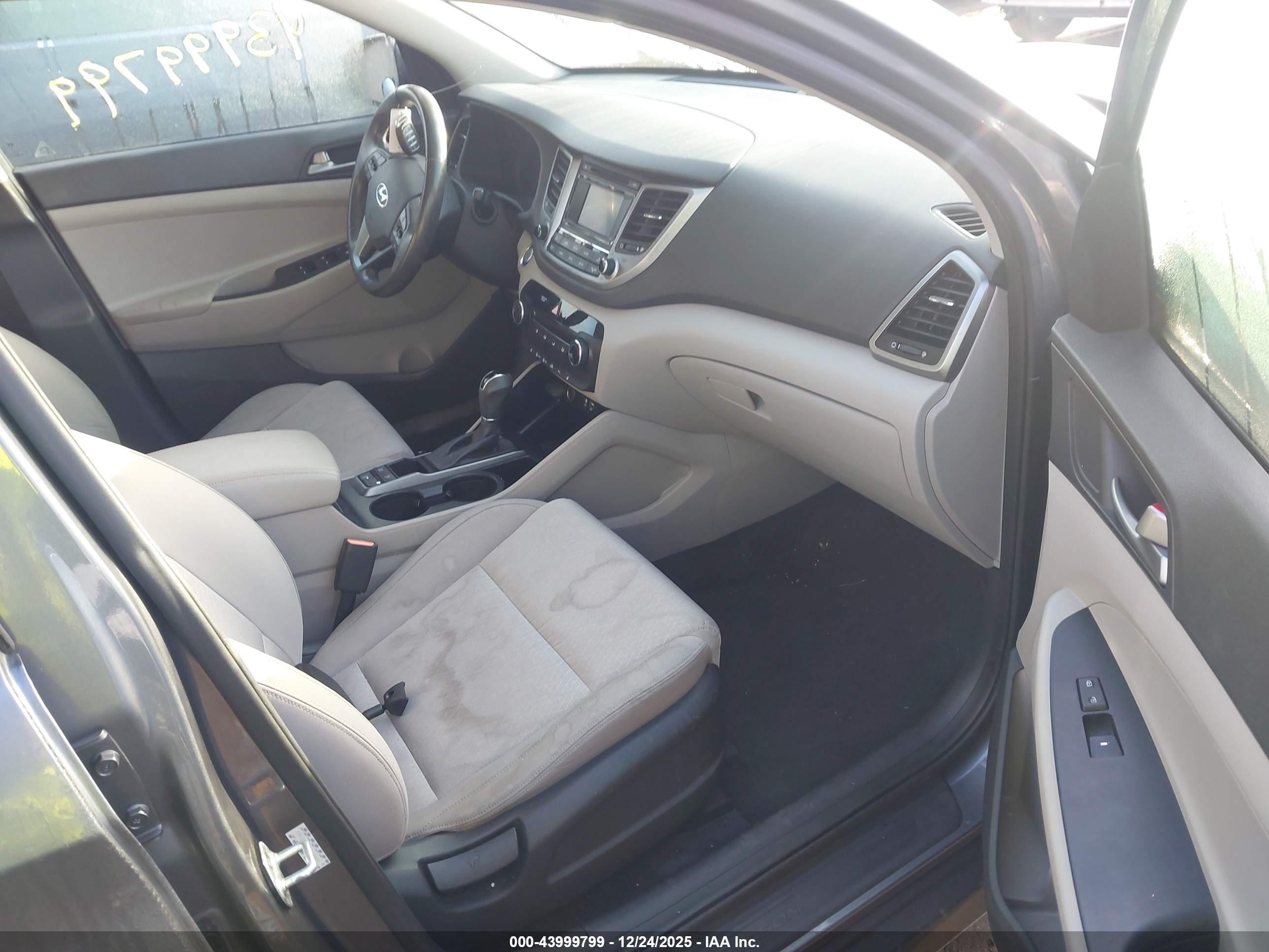 HYUNDAI TUCSON image 5