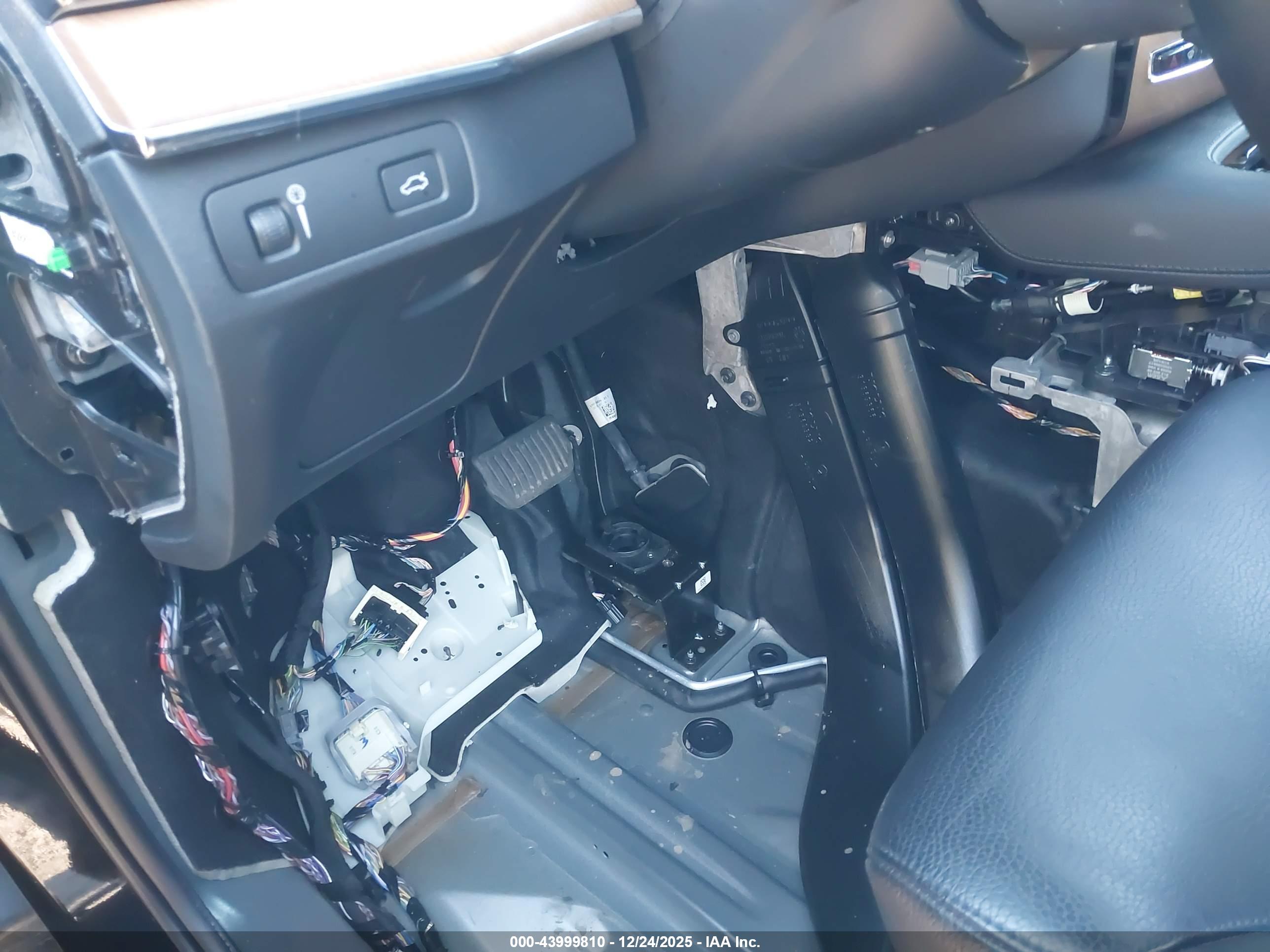 VOLVO XC90 image 6
