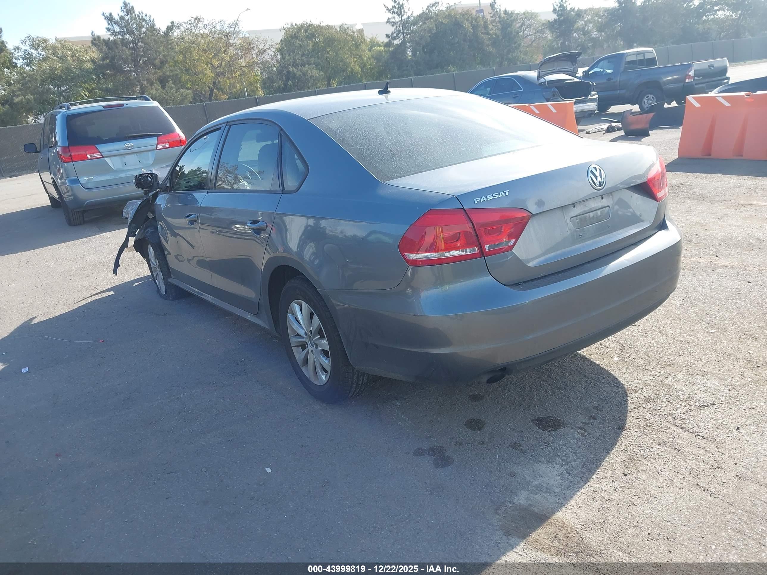 VOLKSWAGEN PASSAT image 3