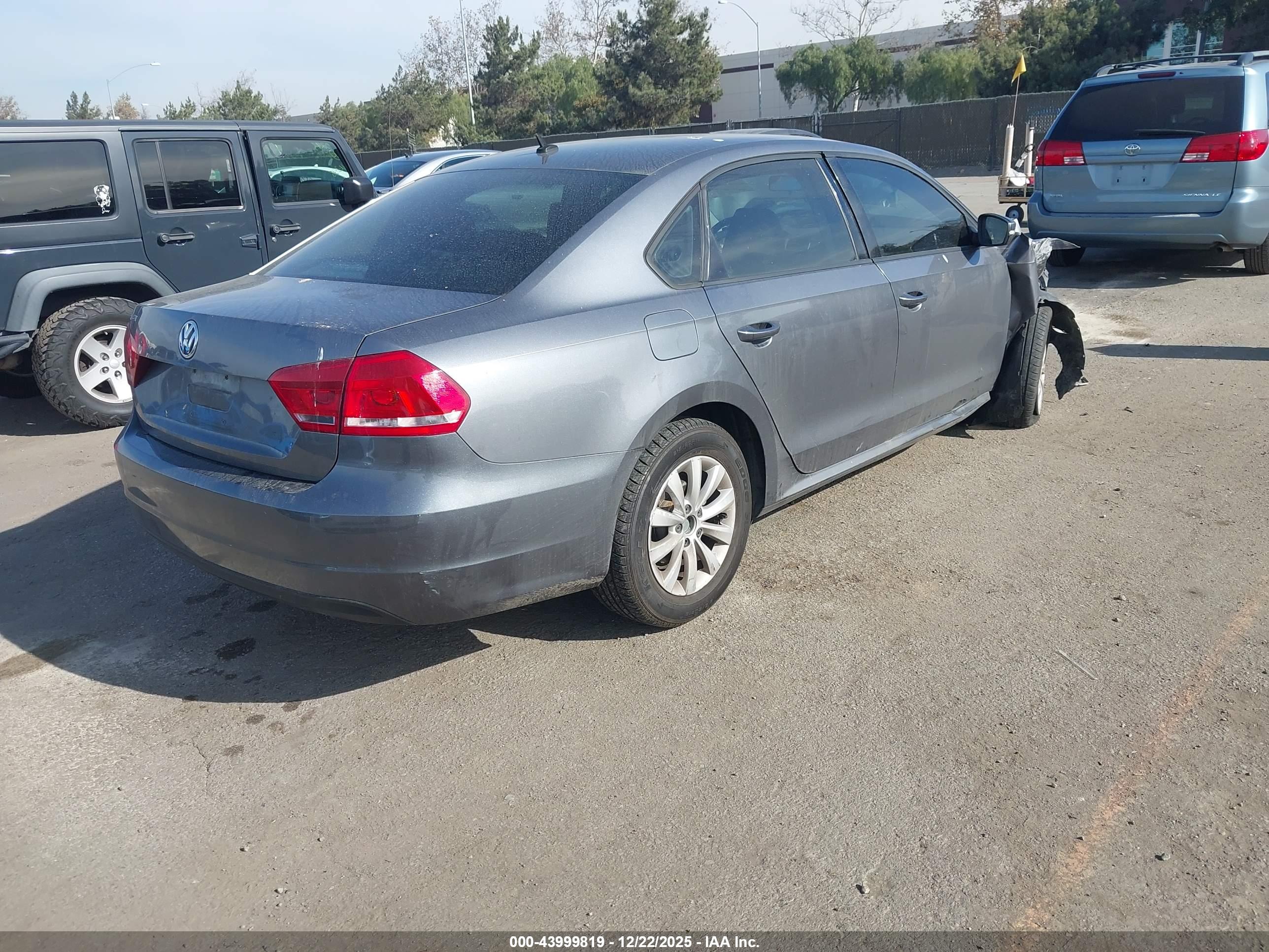 VOLKSWAGEN PASSAT image 4
