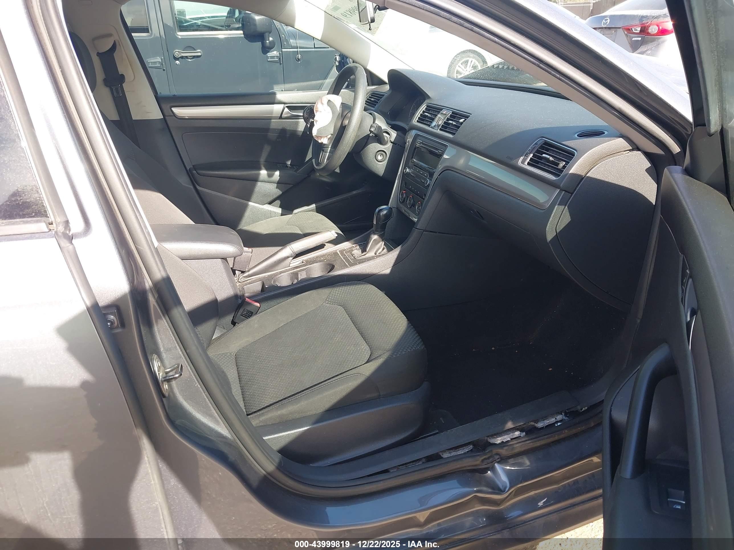 VOLKSWAGEN PASSAT image 5