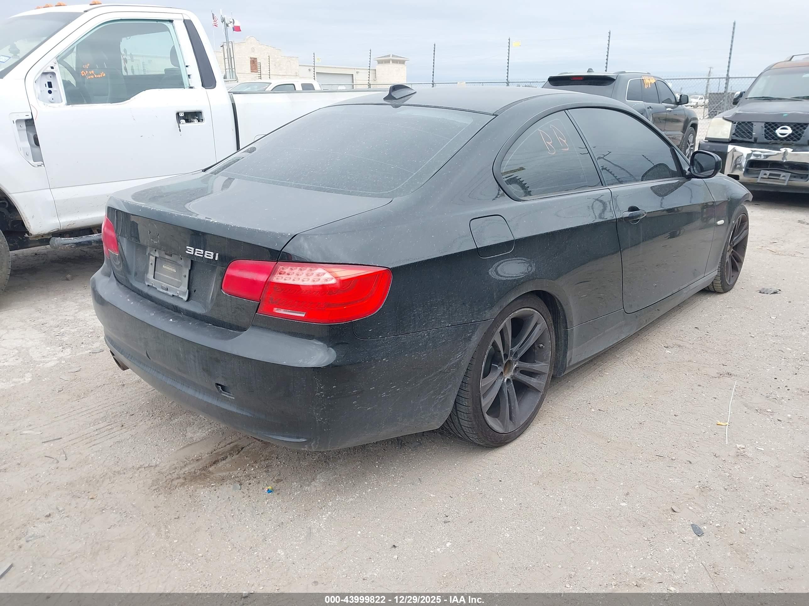 BMW 328I image 4