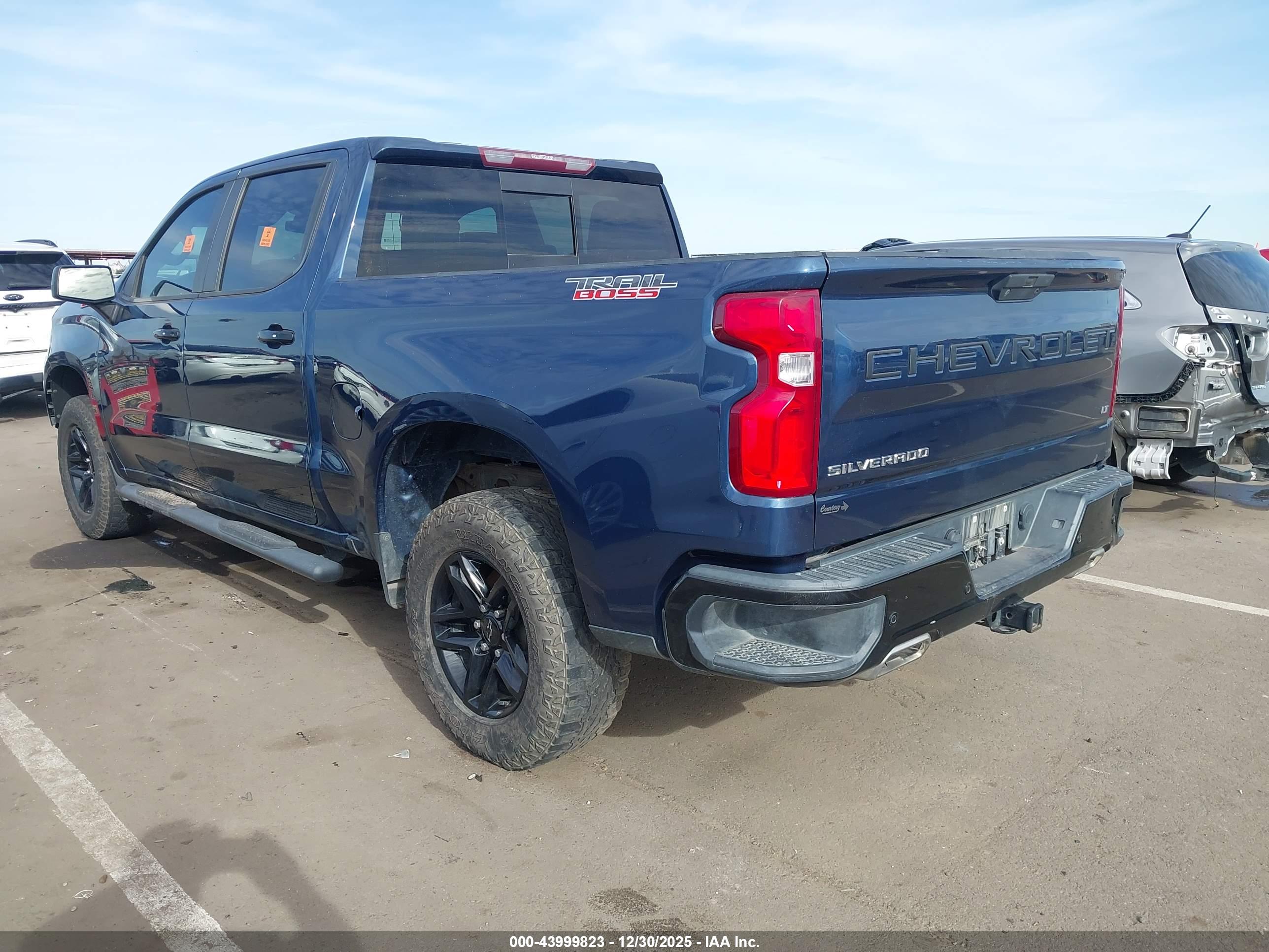 CHEVROLET SILVERADO image 3