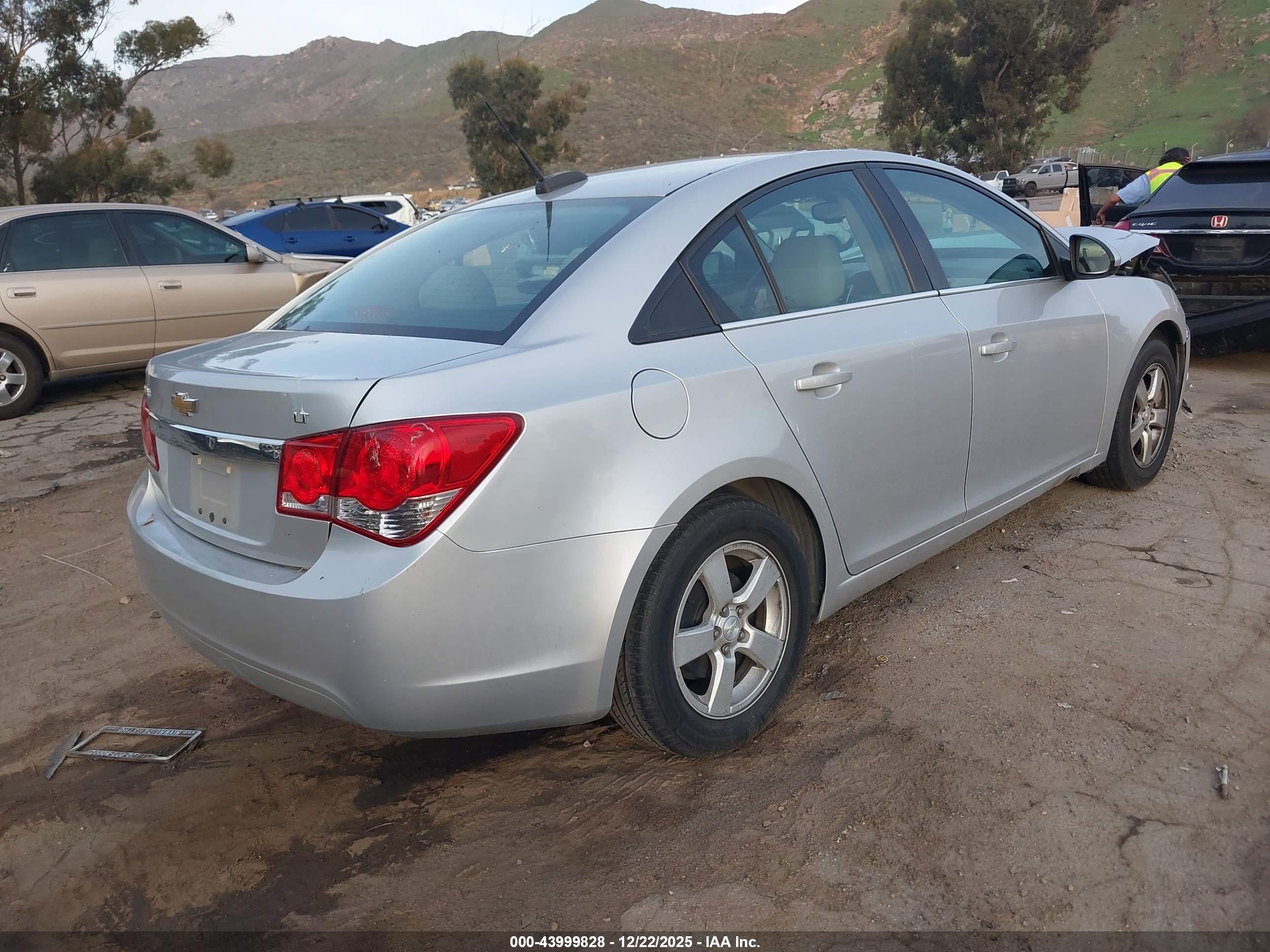 CHEVROLET CRUZE image 4