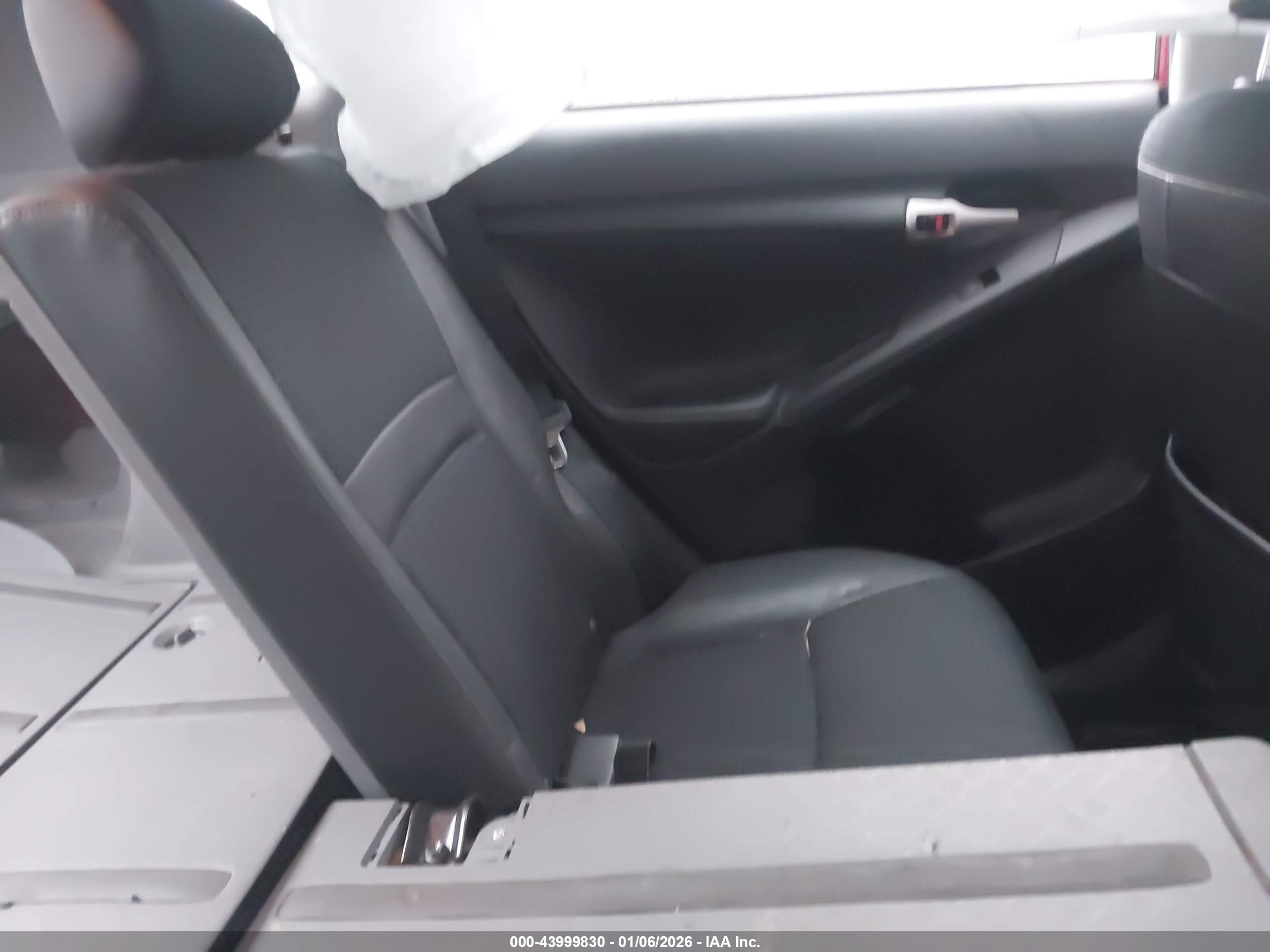 PONTIAC VIBE image 8