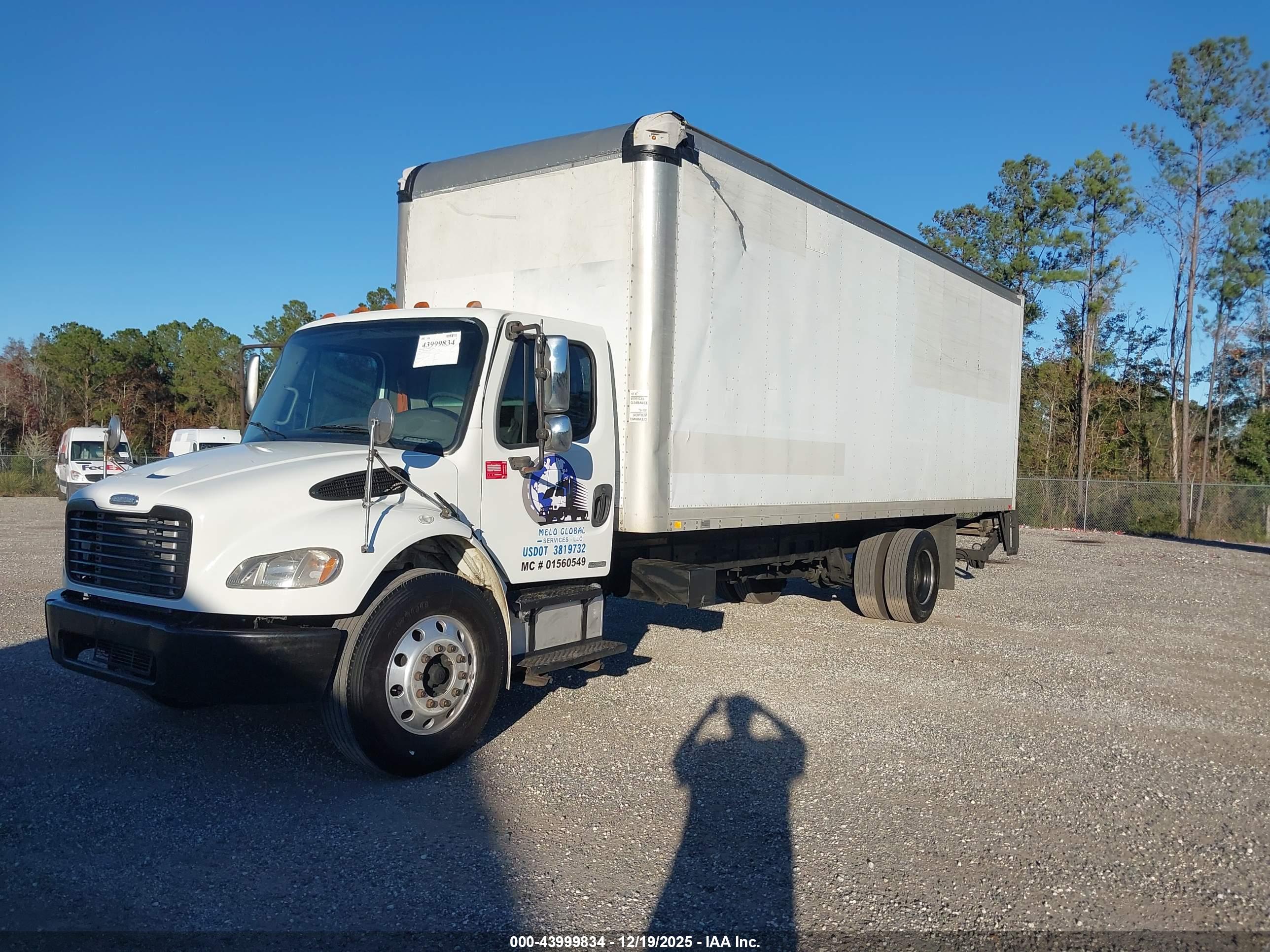 FREIGHTLINER M2 image 2