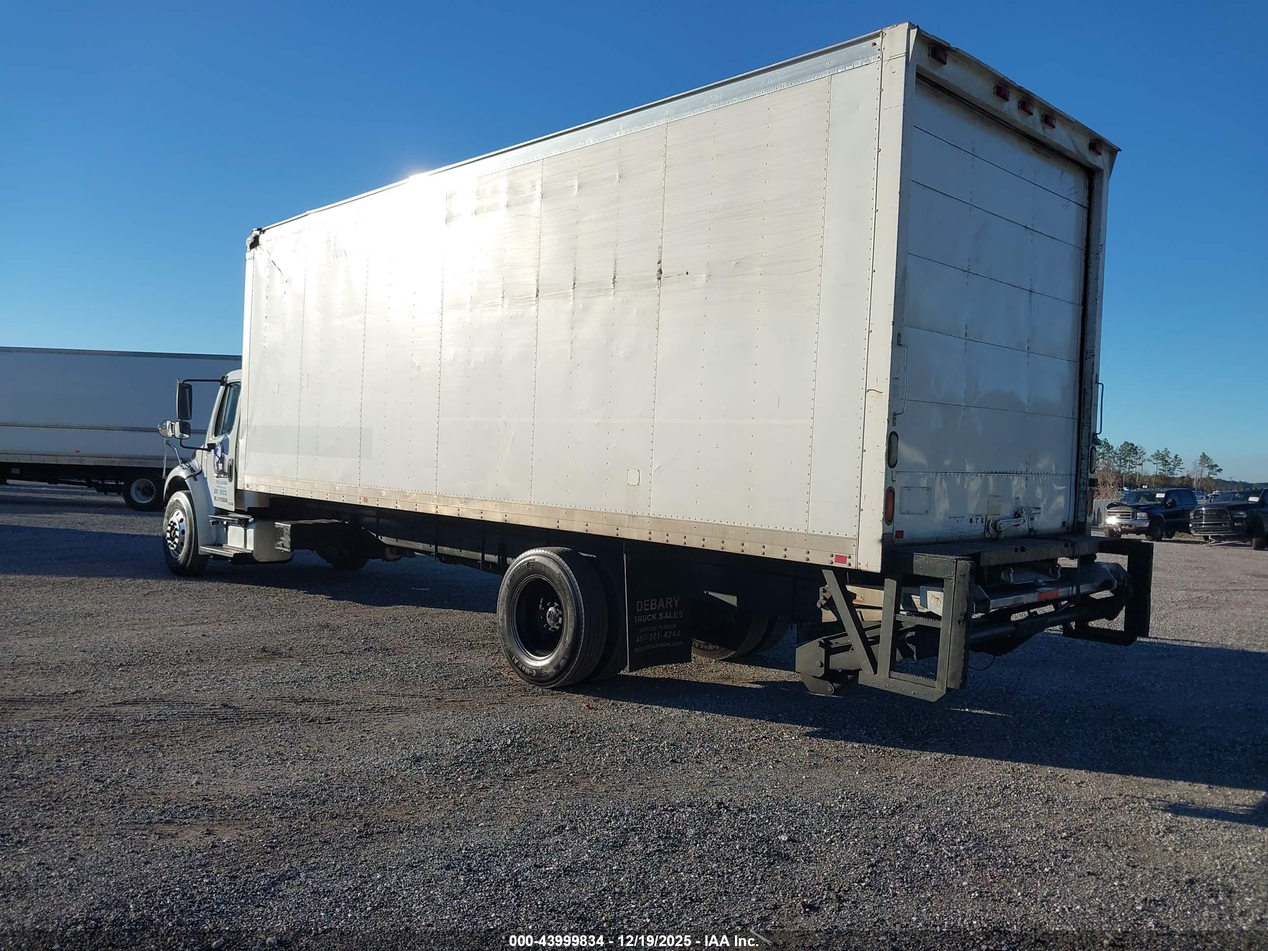 FREIGHTLINER M2 image 3