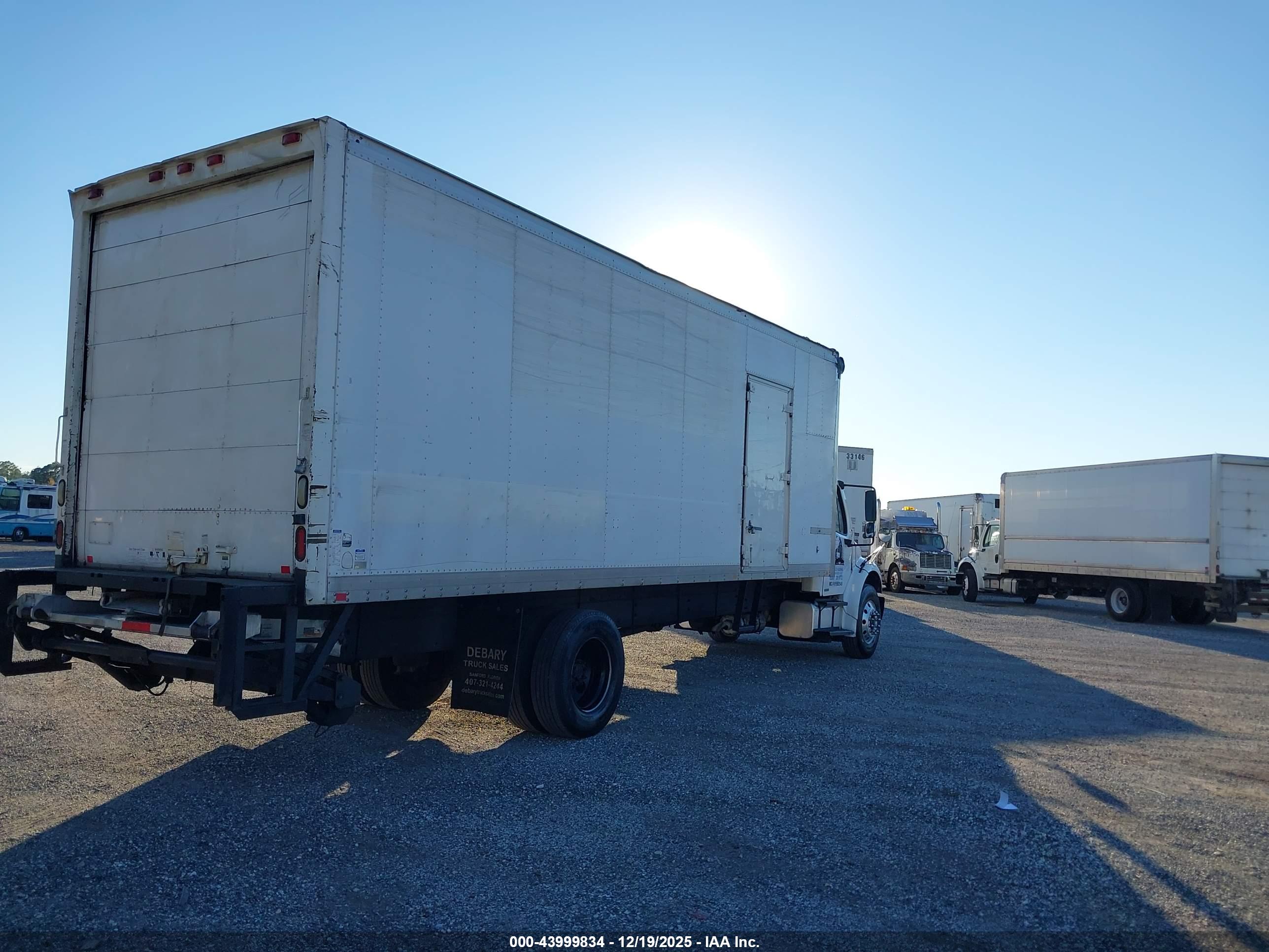 FREIGHTLINER M2 image 4