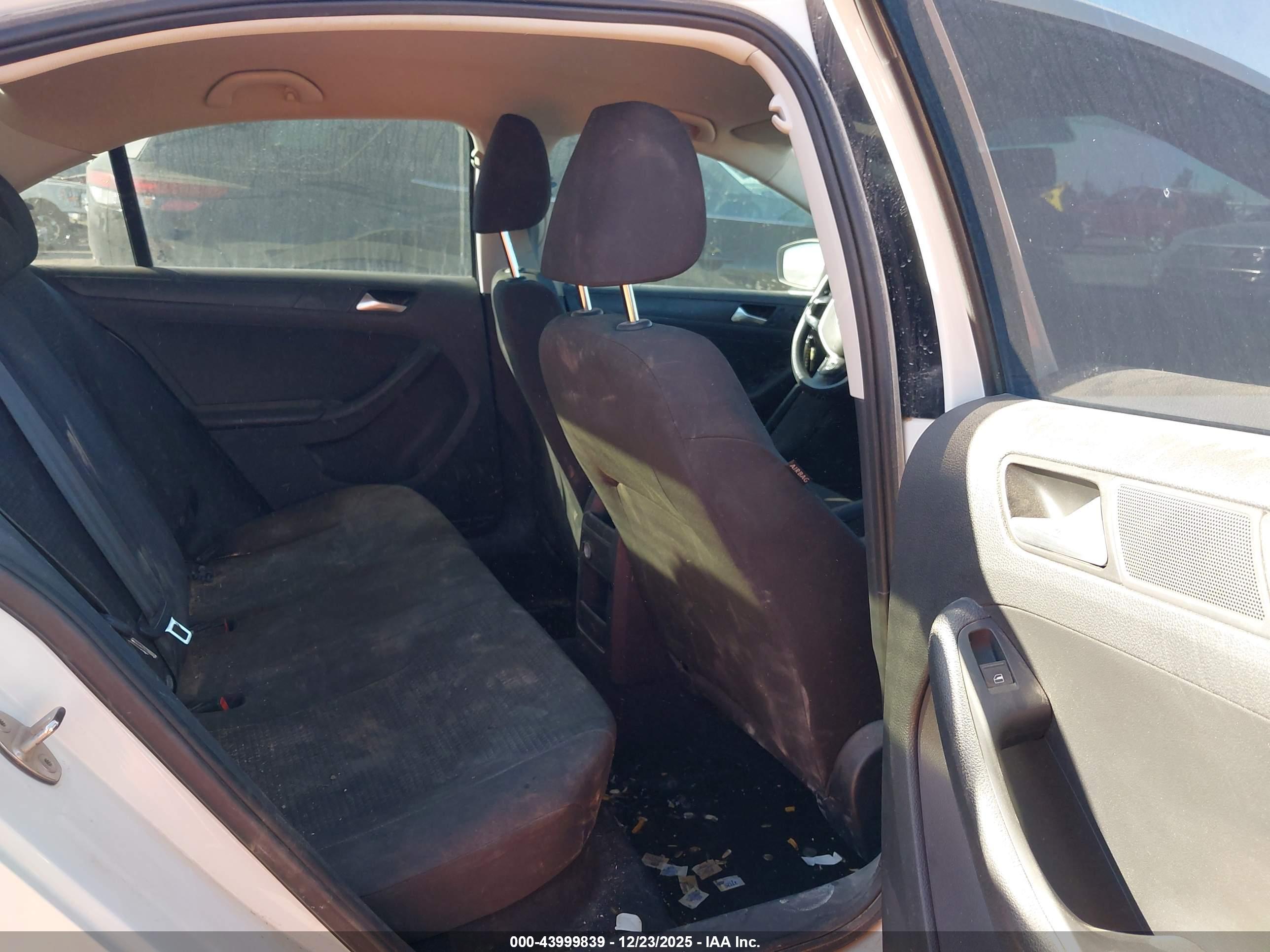 VOLKSWAGEN JETTA image 8