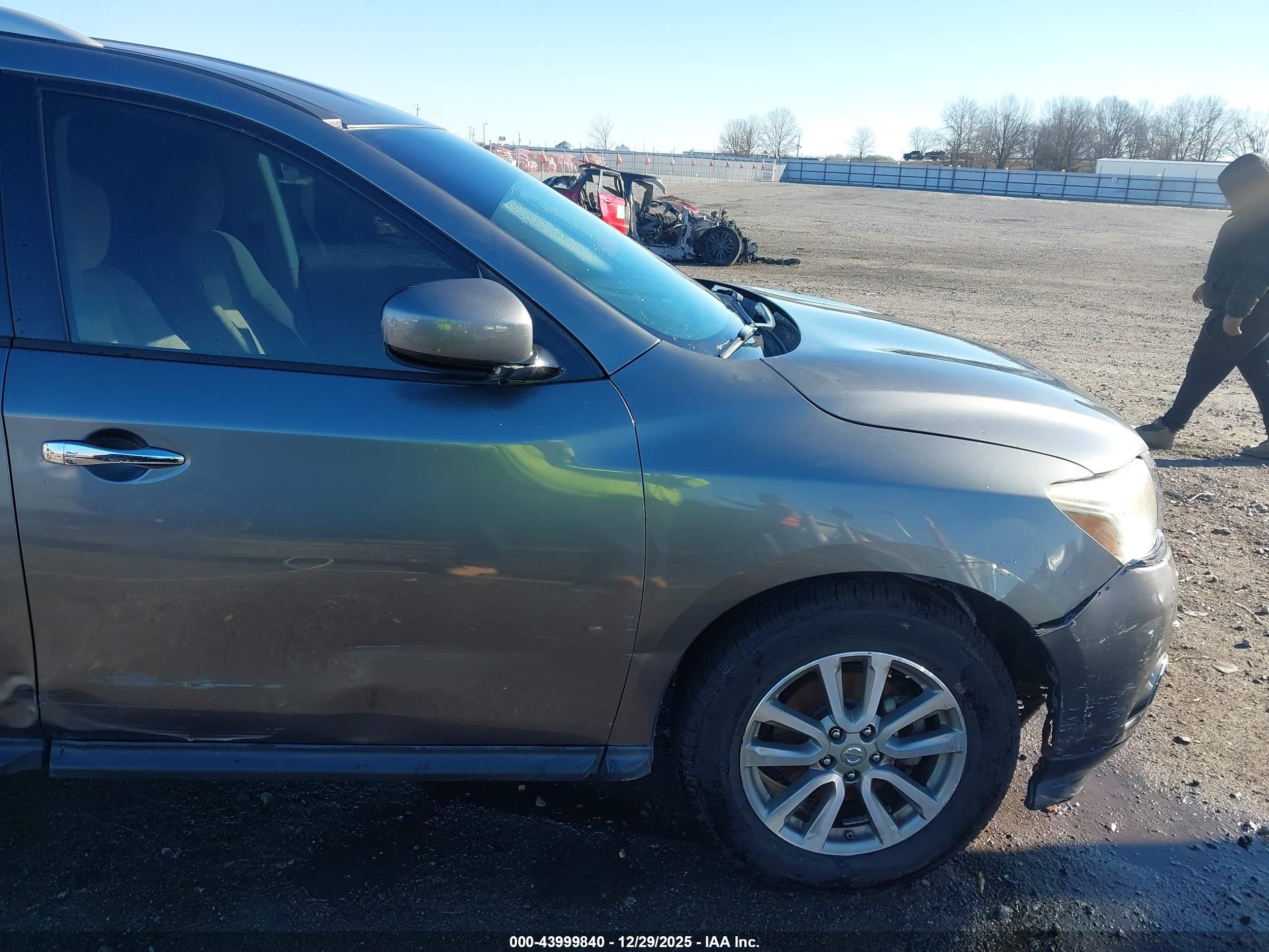 NISSAN PATHFINDER image 6