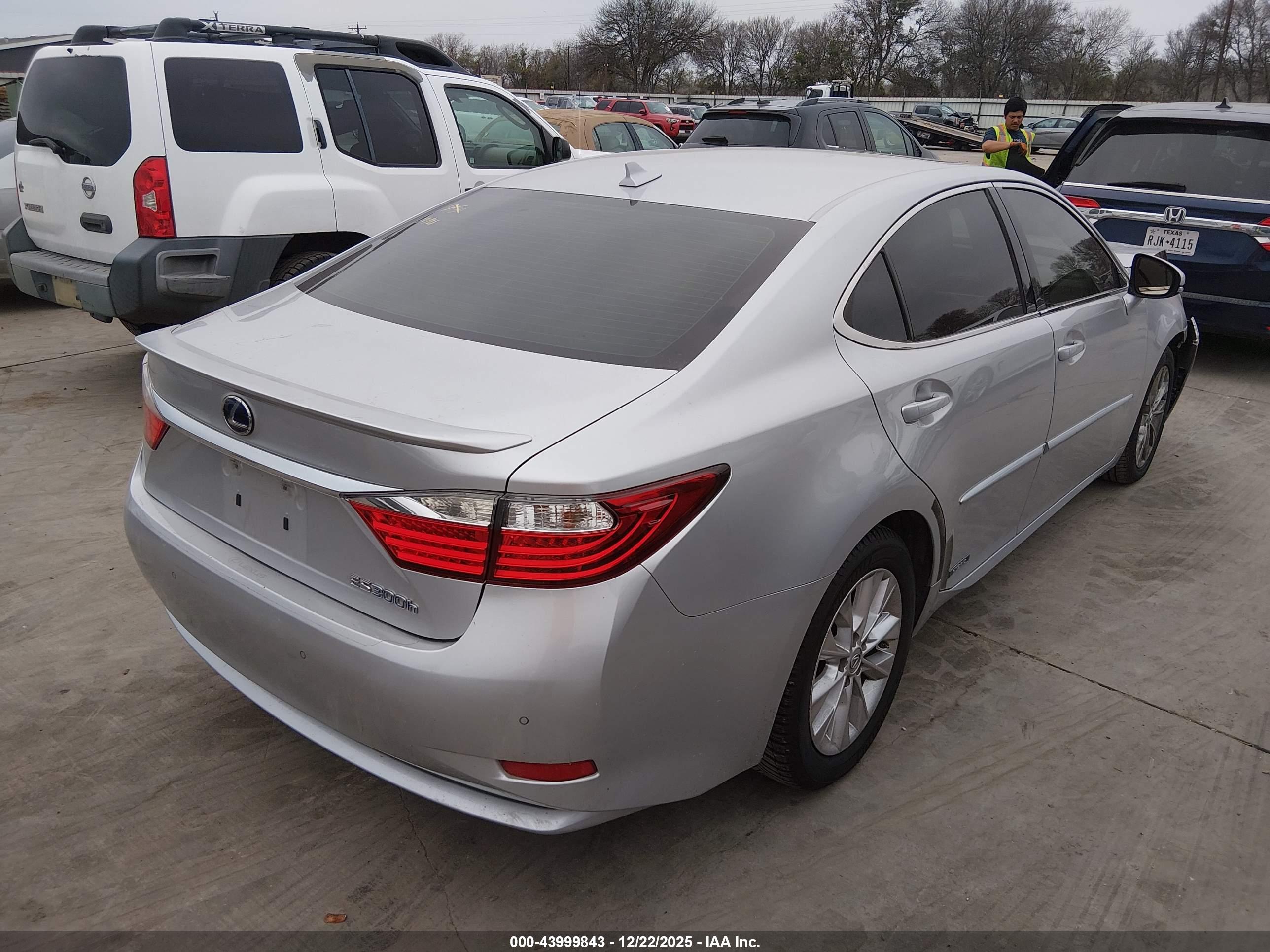 LEXUS ES image 4