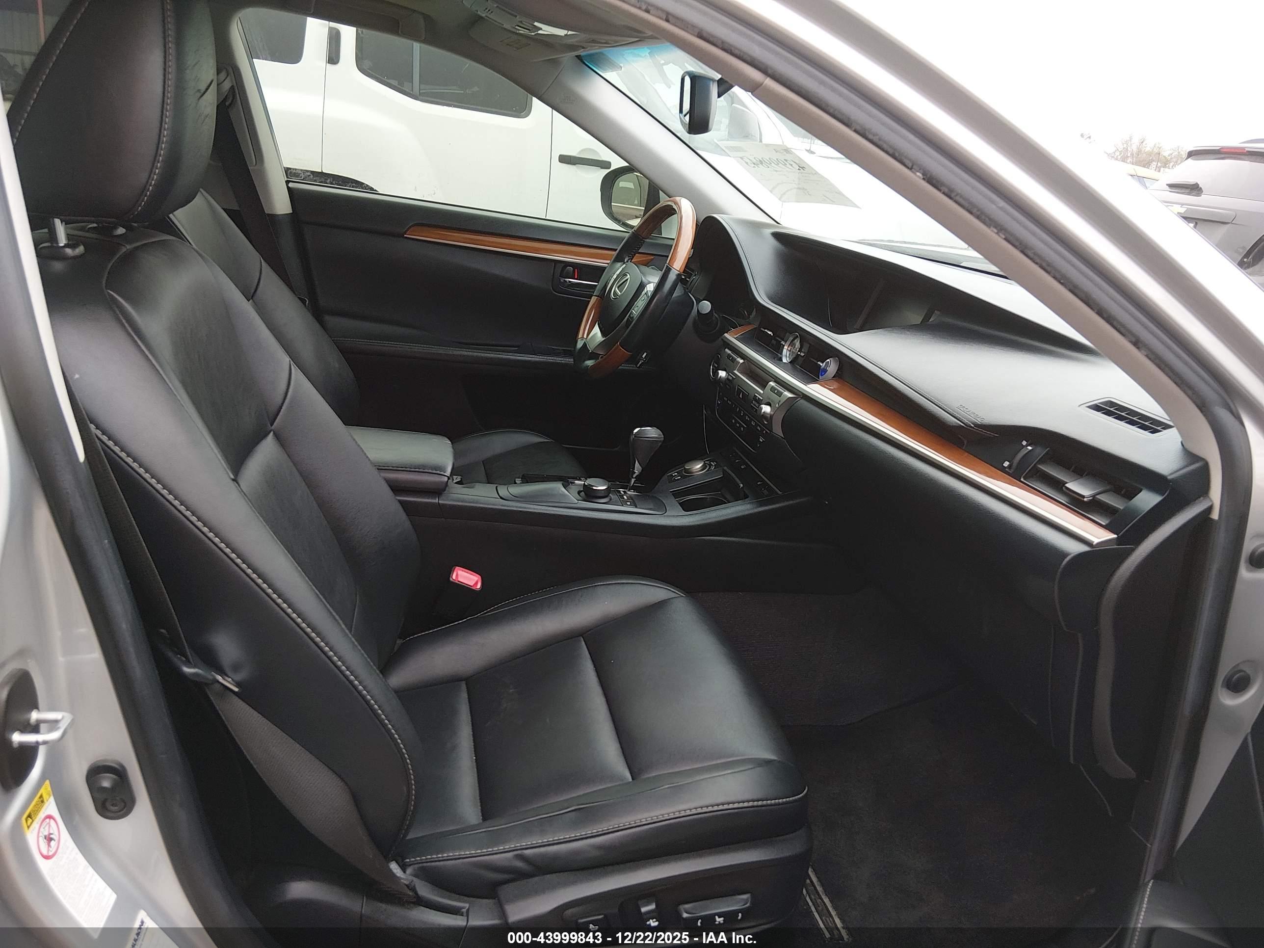 LEXUS ES image 5