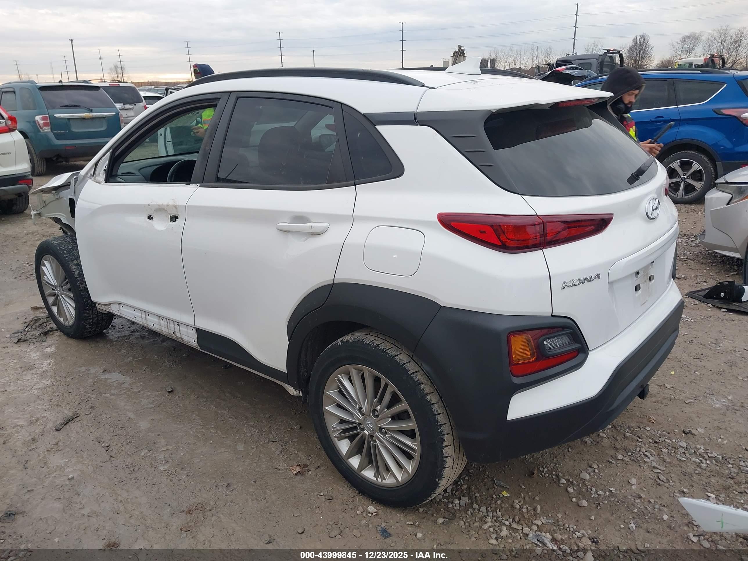 HYUNDAI KONA image 3