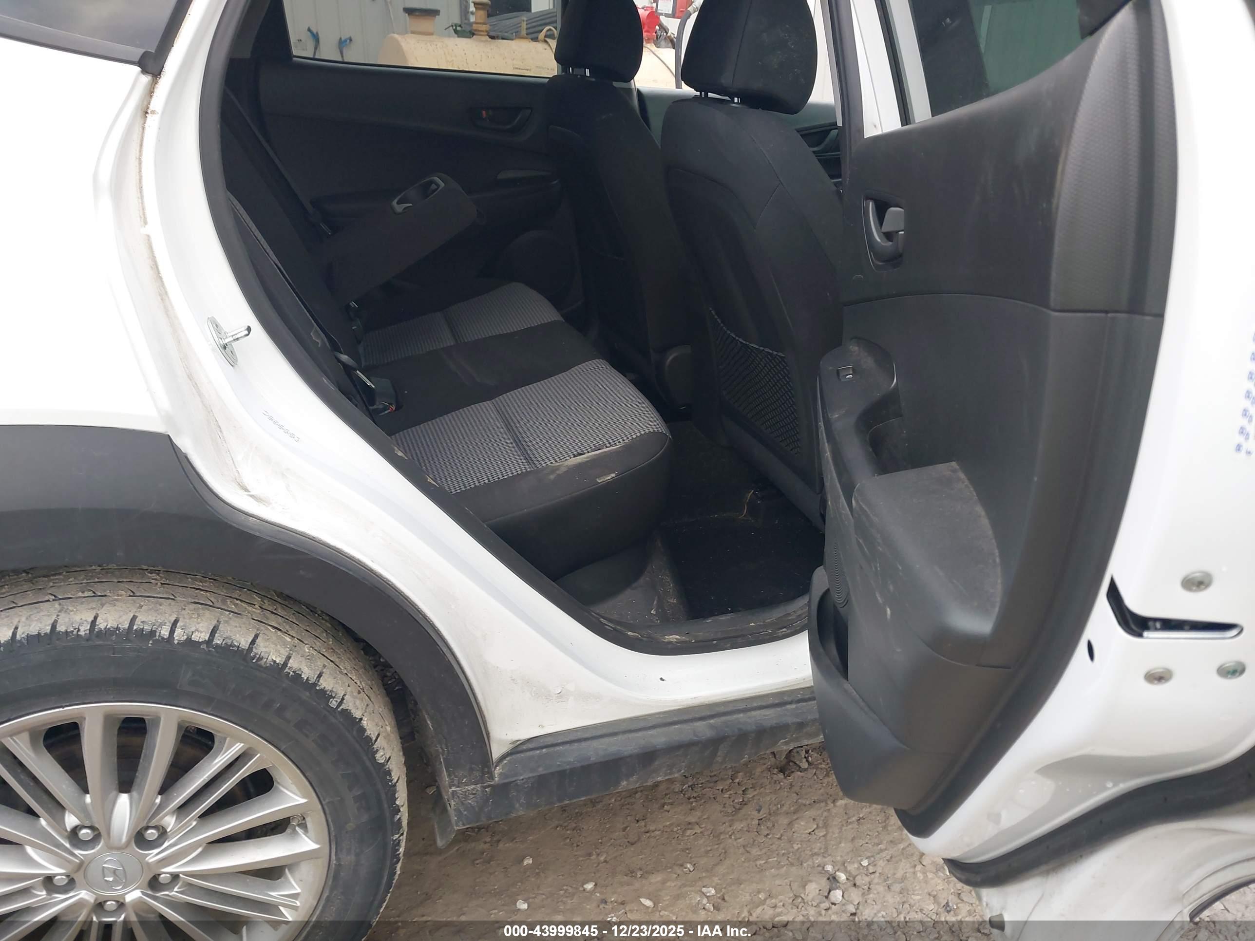 HYUNDAI KONA image 8