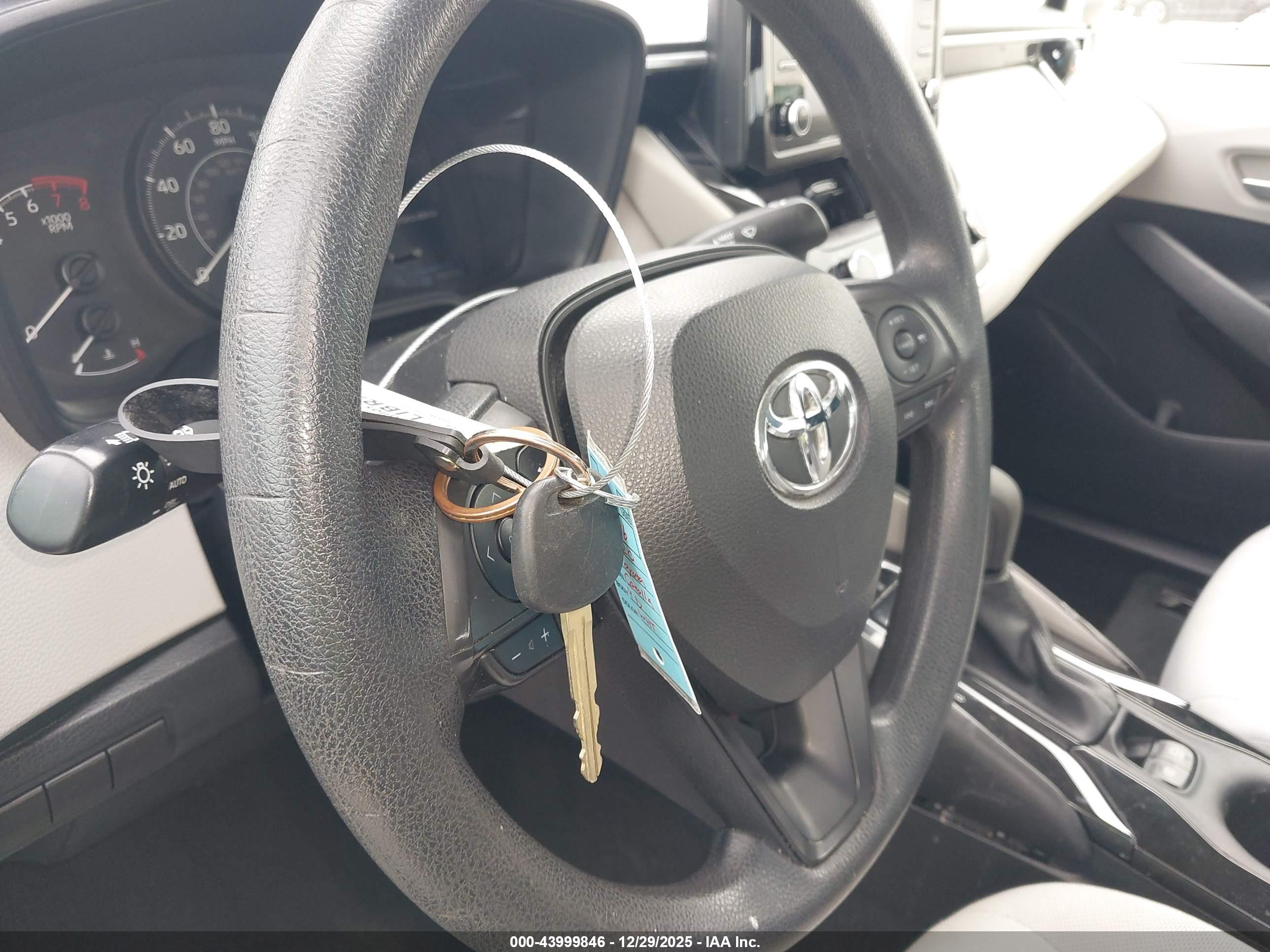 TOYOTA COROLLA image 11