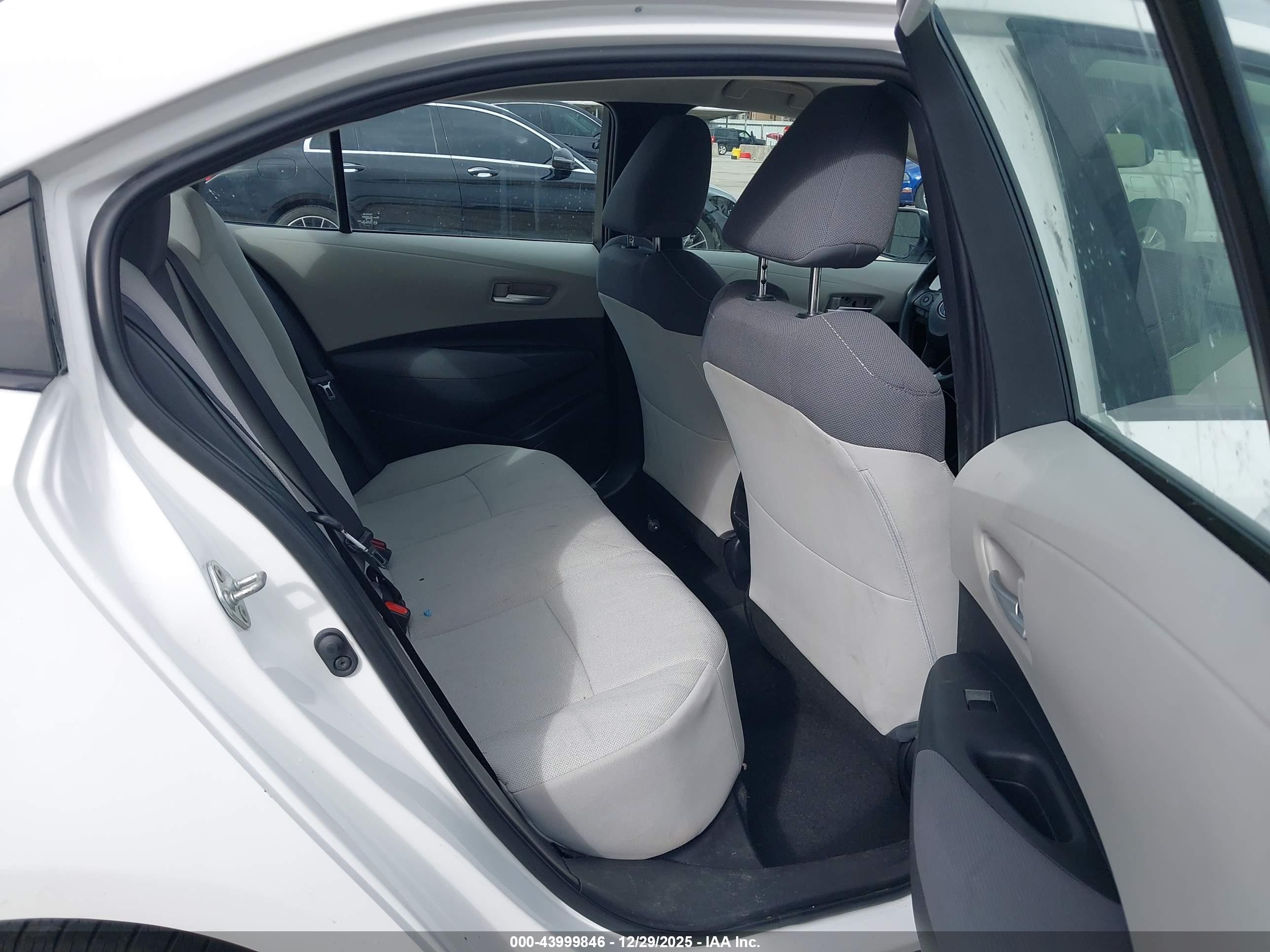 TOYOTA COROLLA image 8