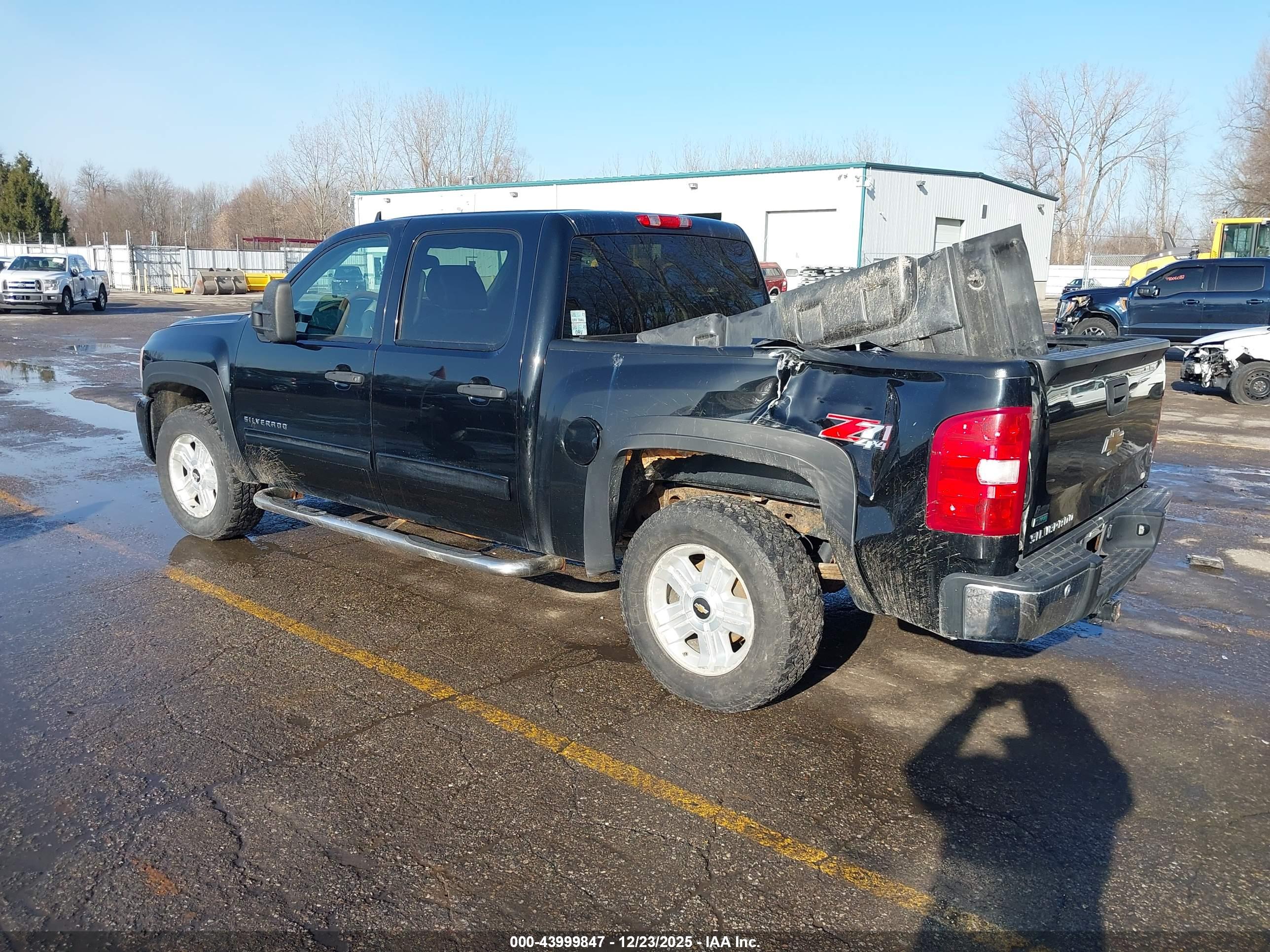 CHEVROLET SILVERADO image 3