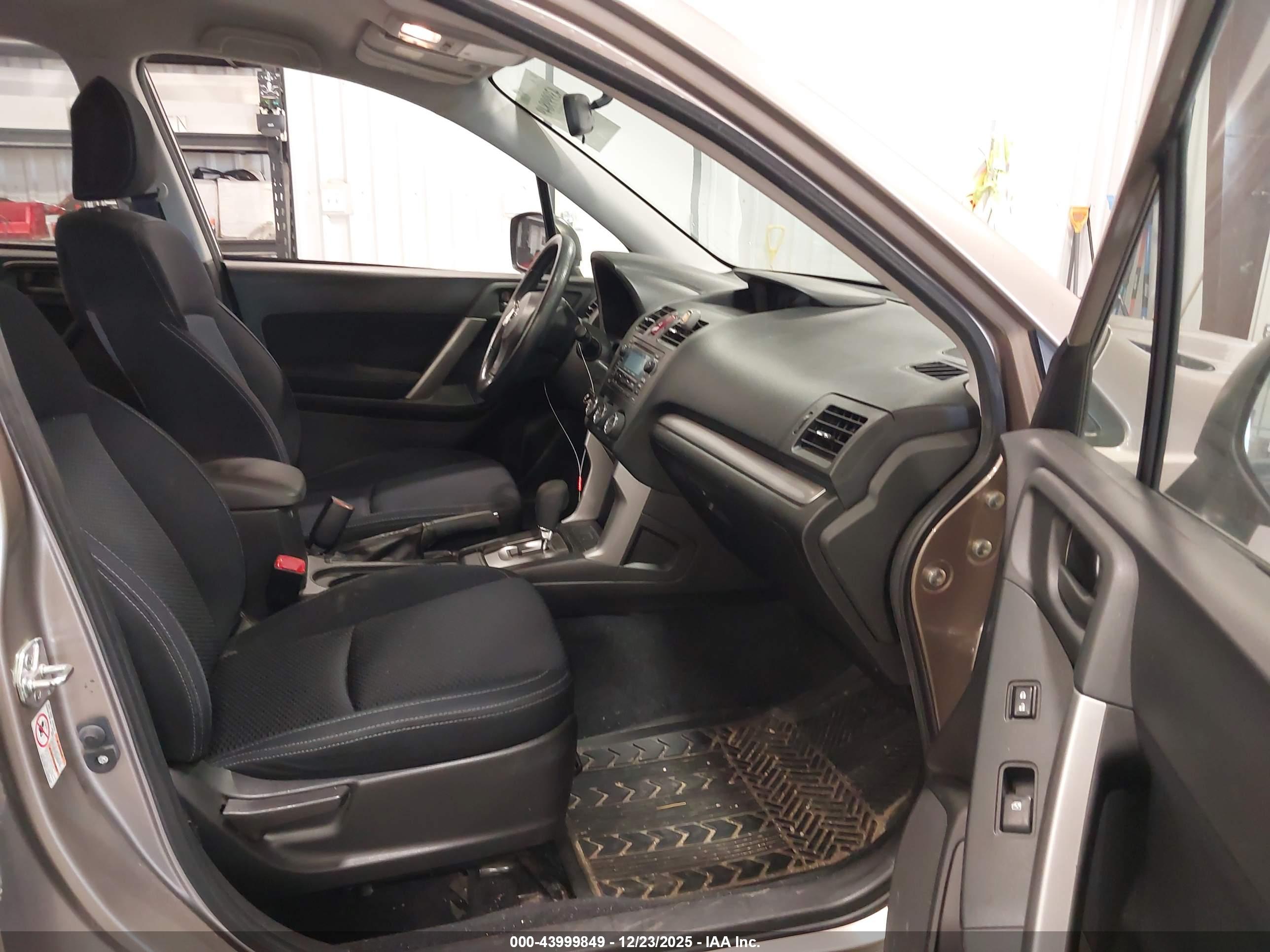 SUBARU FORESTER image 5