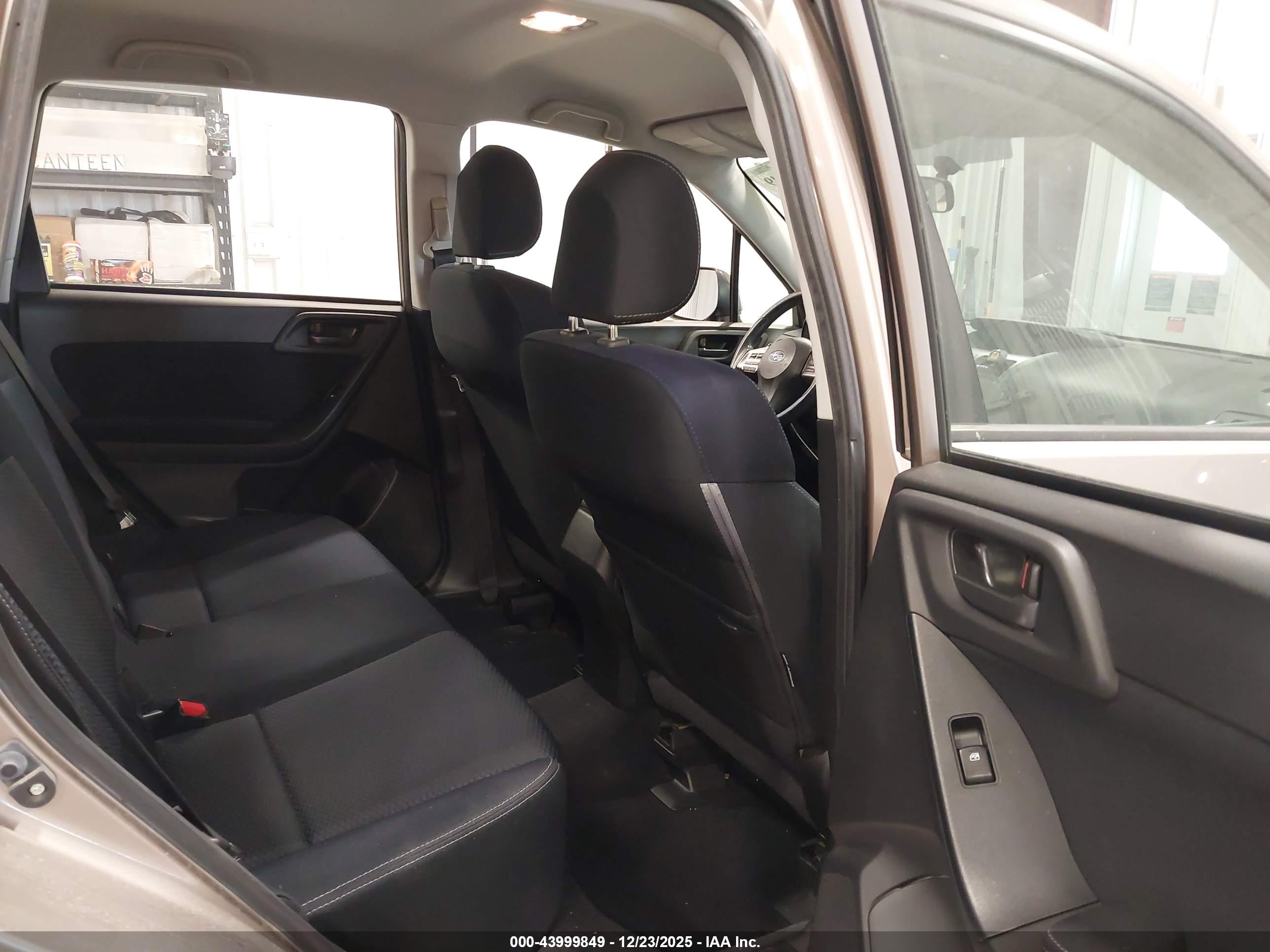 SUBARU FORESTER image 8
