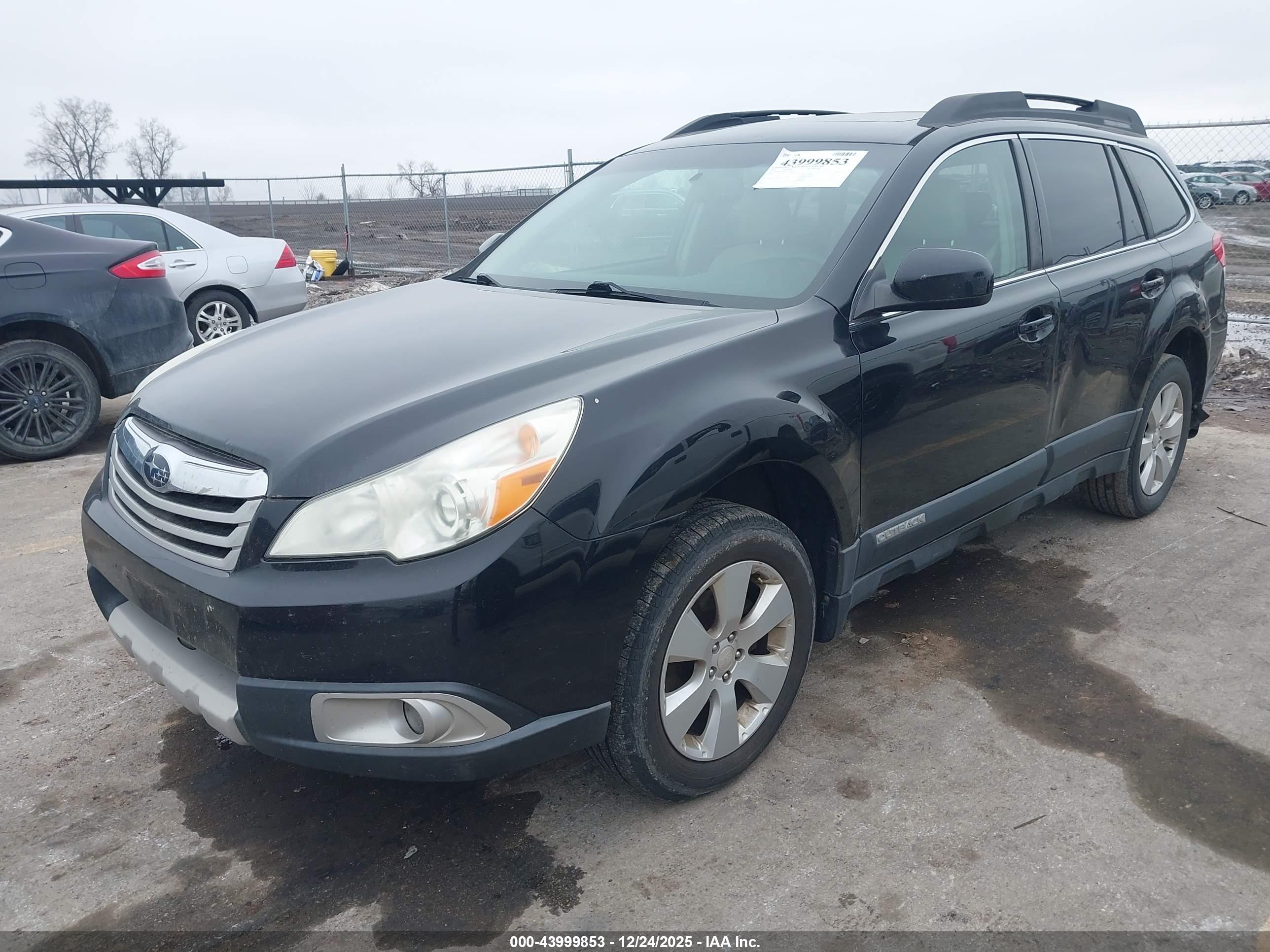 SUBARU OUTBACK image 2