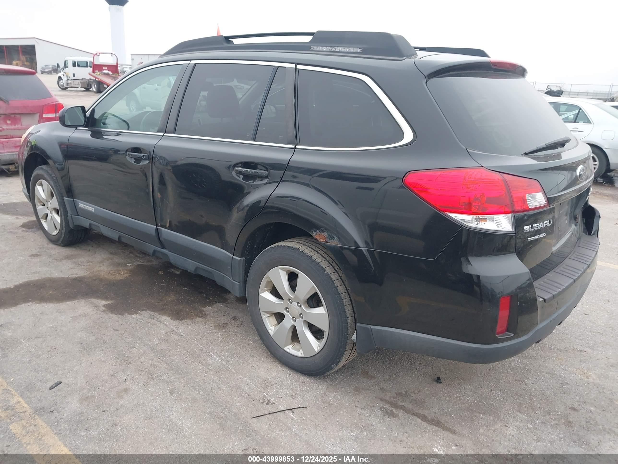 SUBARU OUTBACK image 3