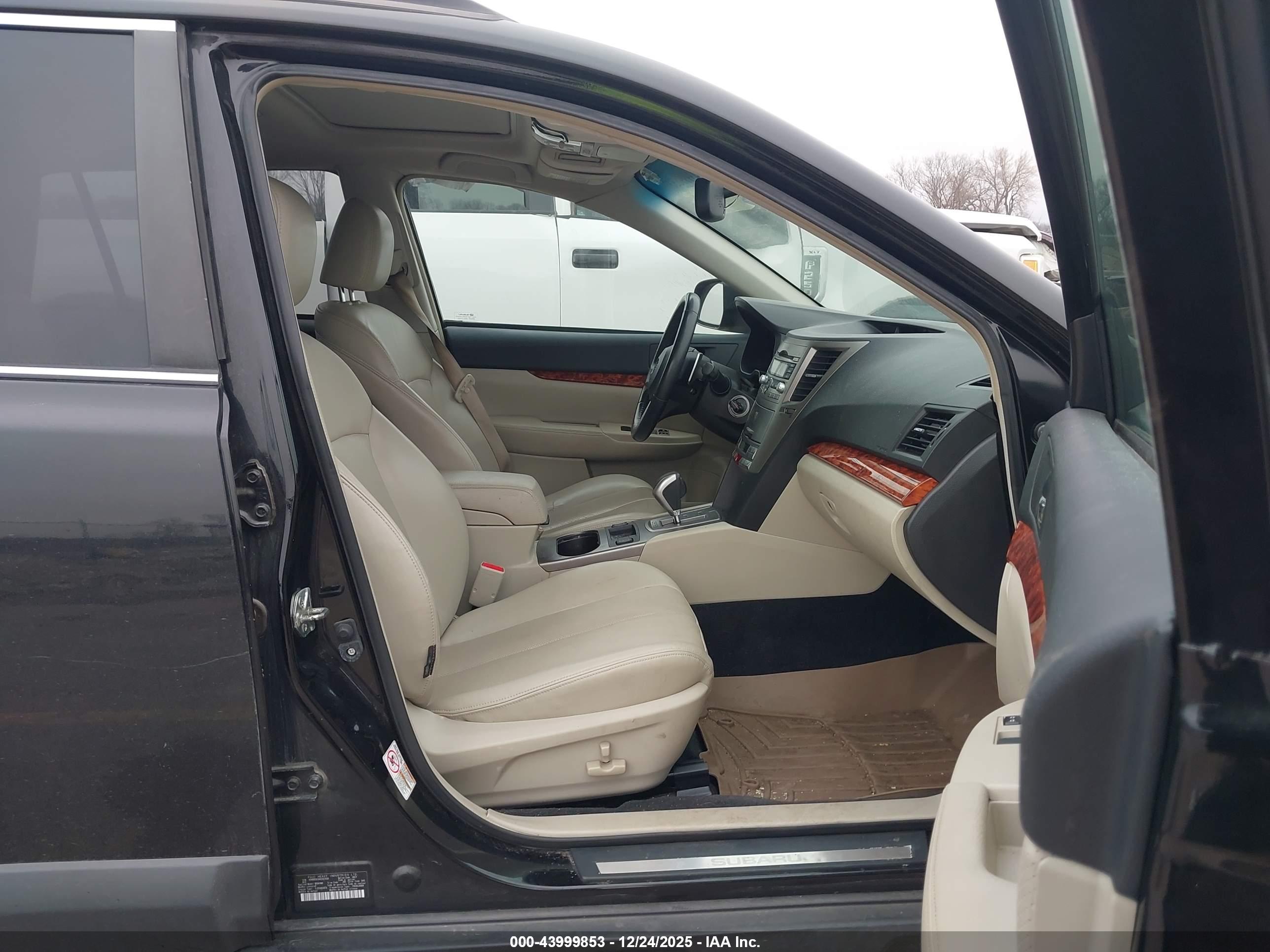SUBARU OUTBACK image 5