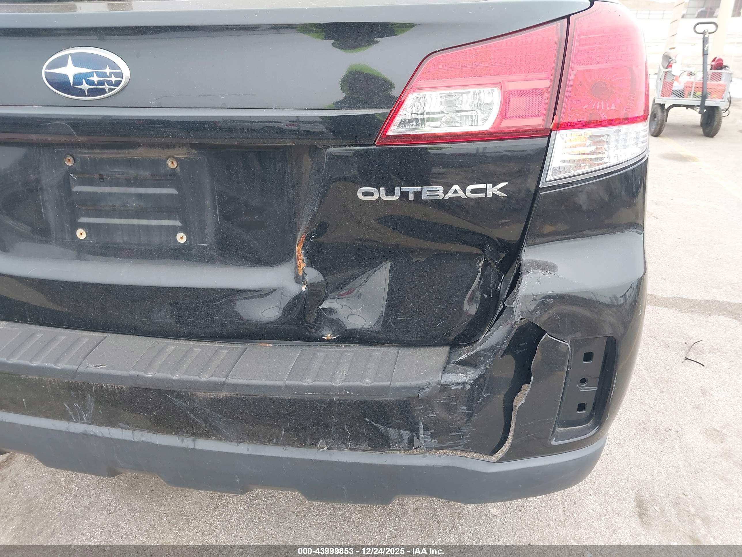 SUBARU OUTBACK image 6