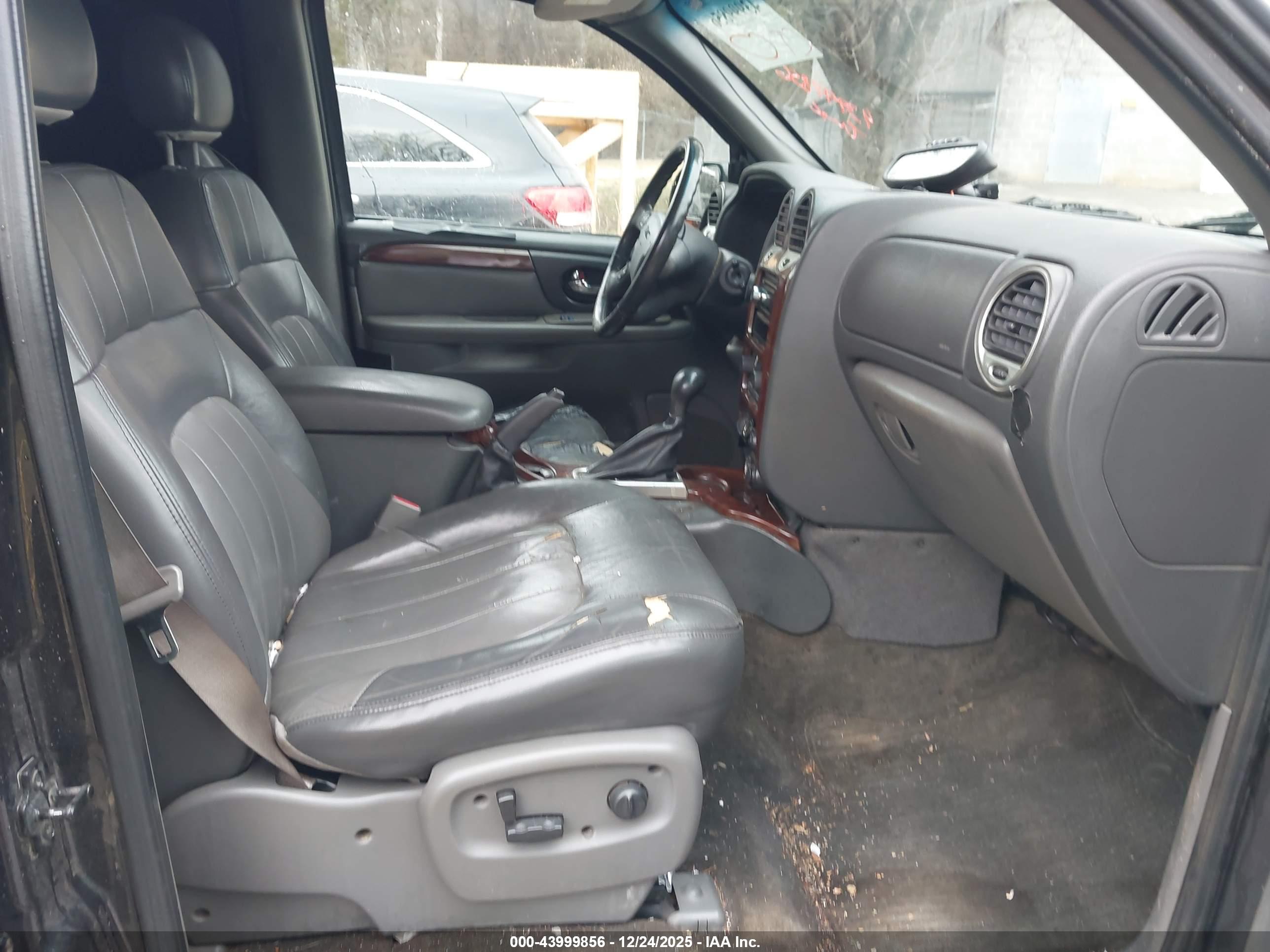 GMC ENVOY image 5