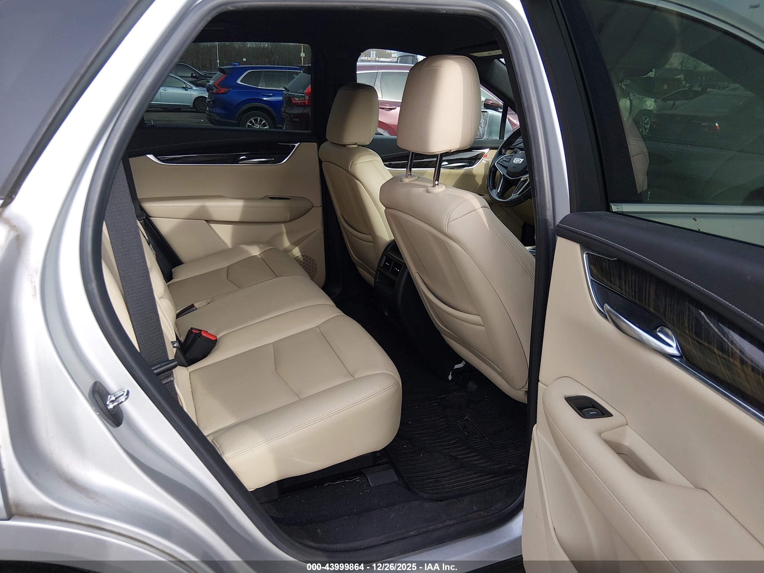 CADILLAC XT5 image 8