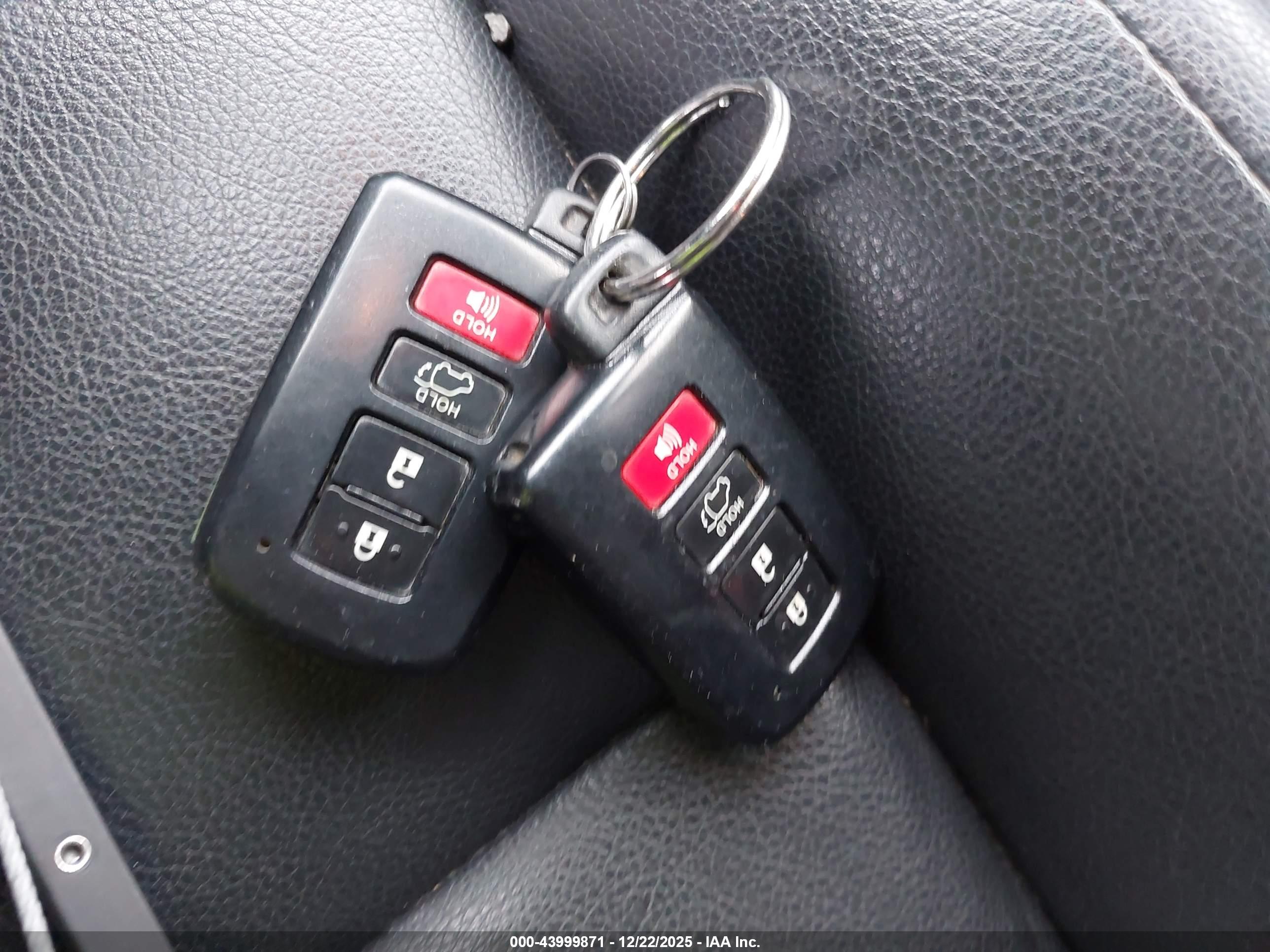 TOYOTA RAV4 image 11