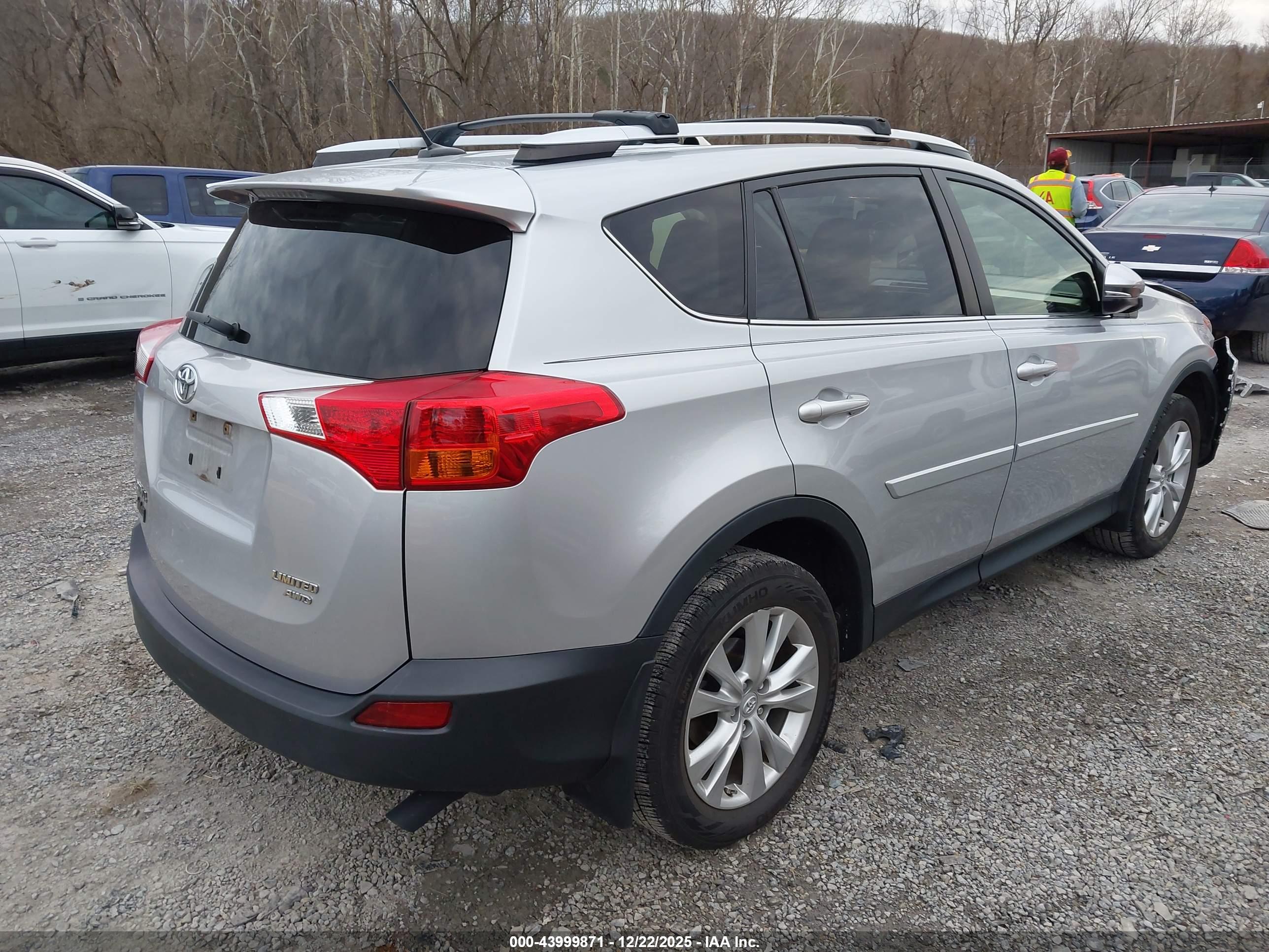 TOYOTA RAV4 image 4
