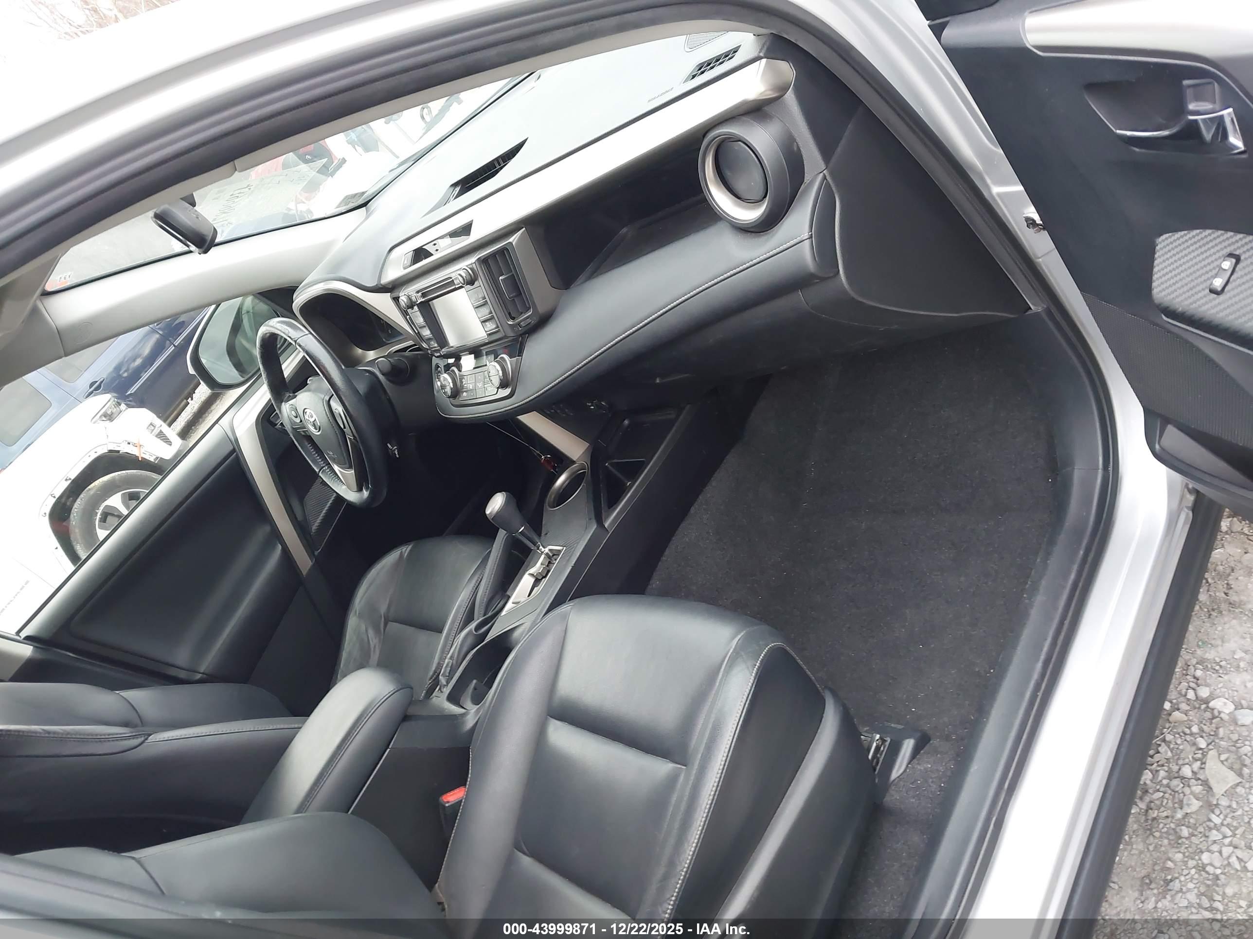 TOYOTA RAV4 image 5