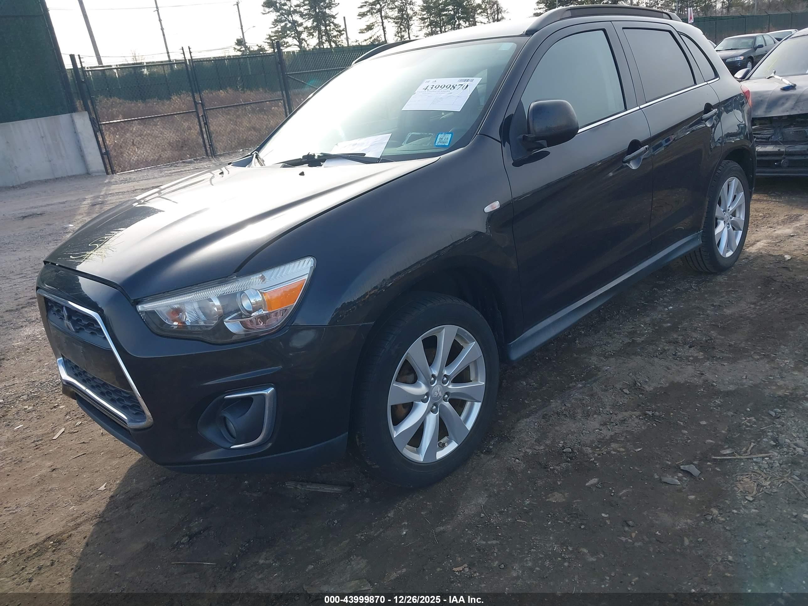 MITSUBISHI OUTLANDER image 2
