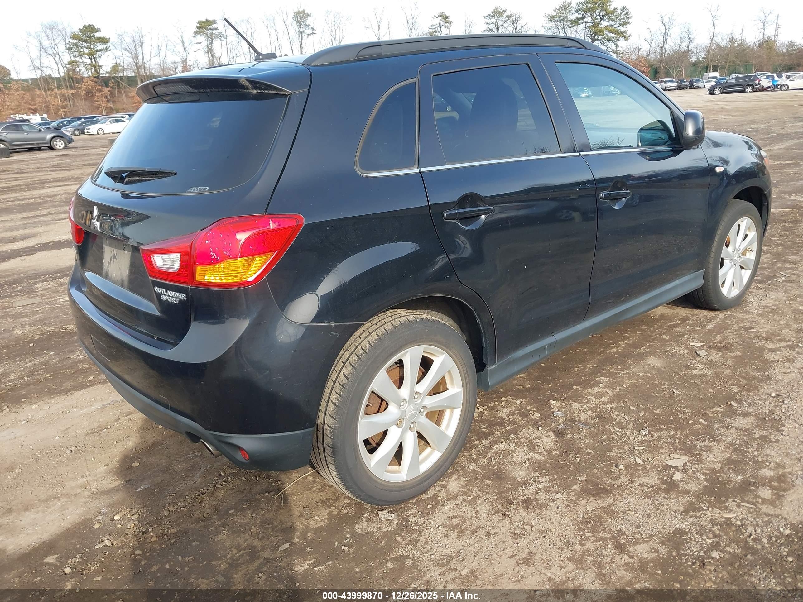 MITSUBISHI OUTLANDER image 4