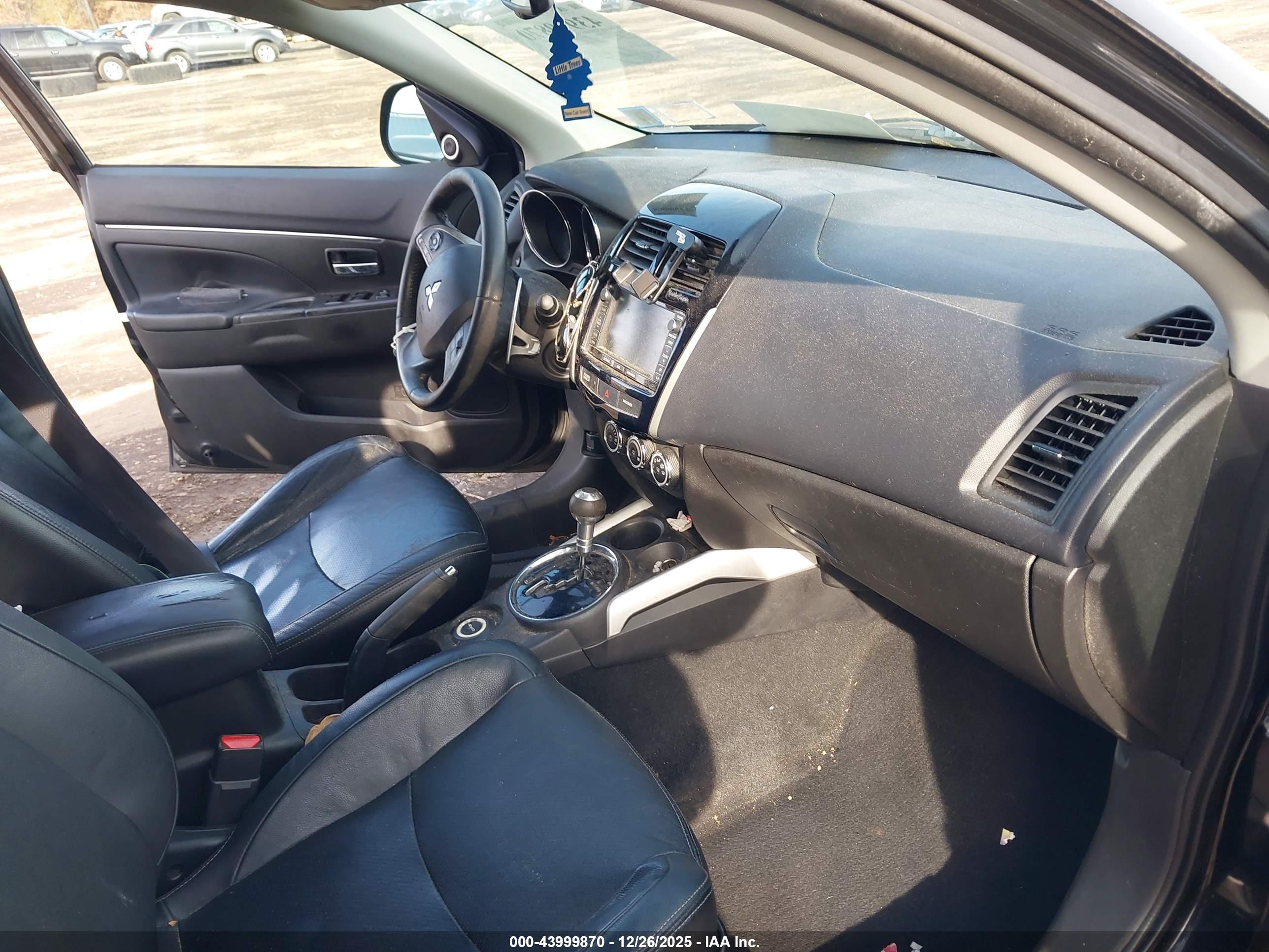 MITSUBISHI OUTLANDER image 5