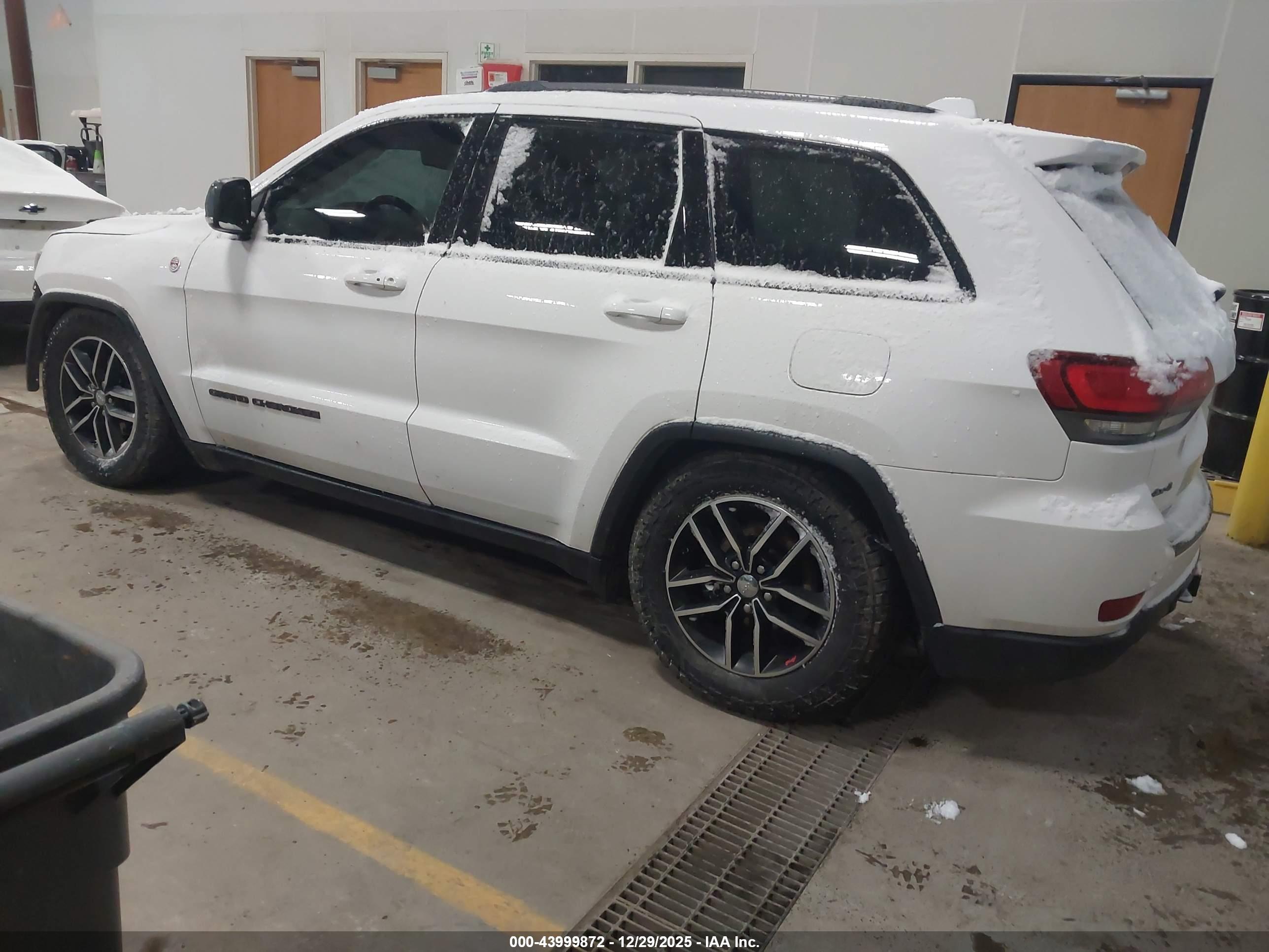 JEEP GRAND image 3