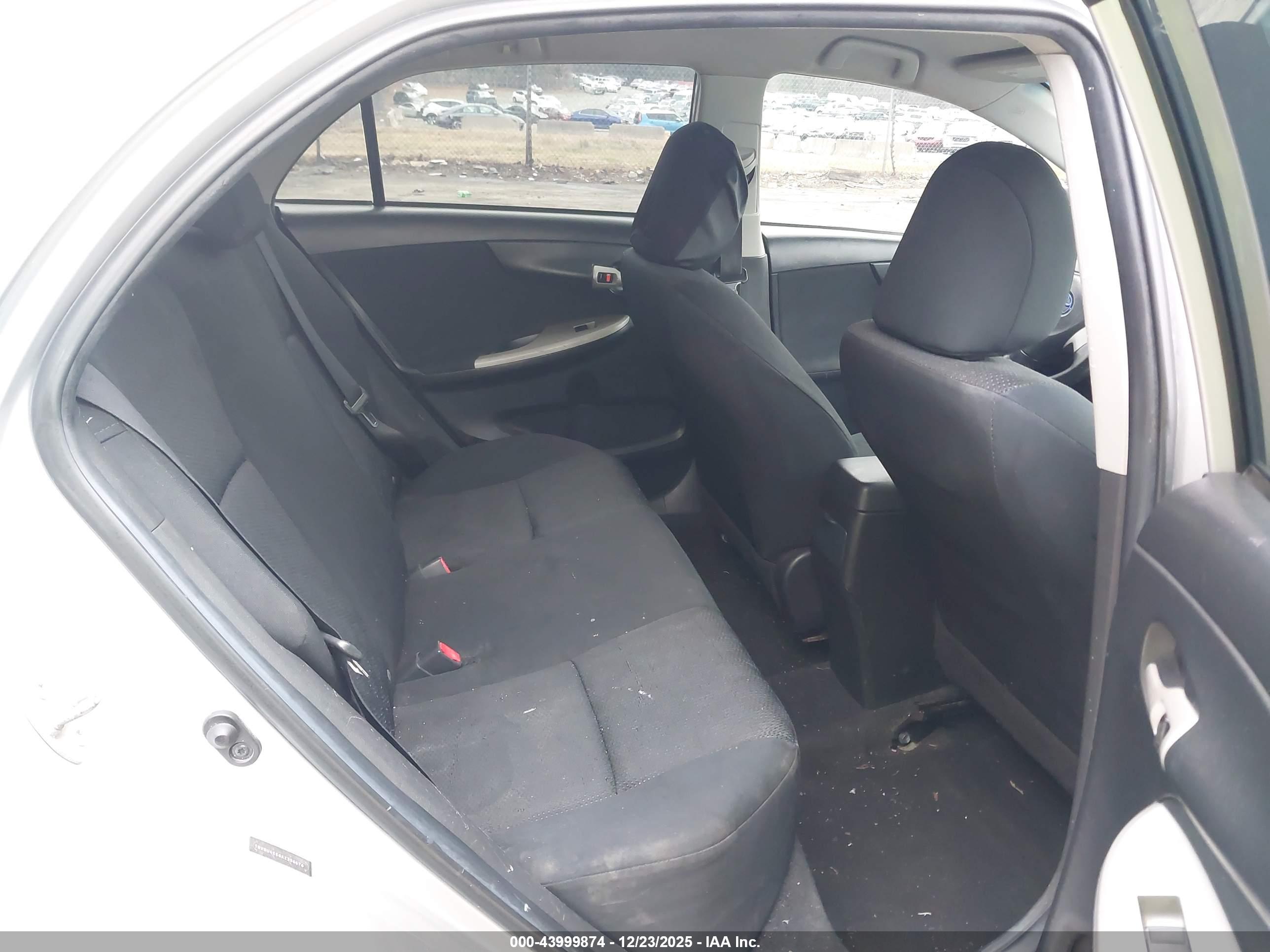 TOYOTA COROLLA image 8