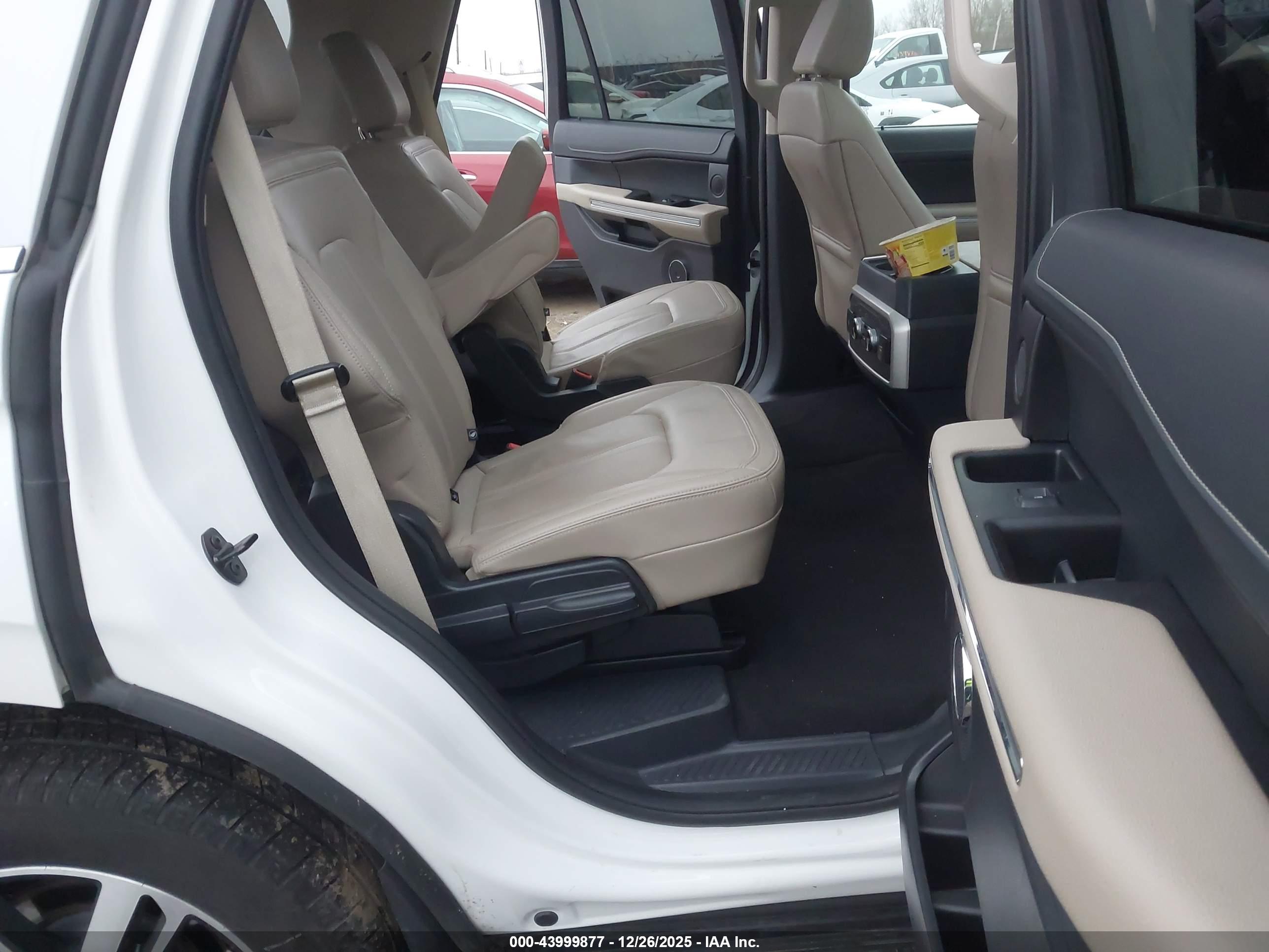 FORD EXPEDITION image 8