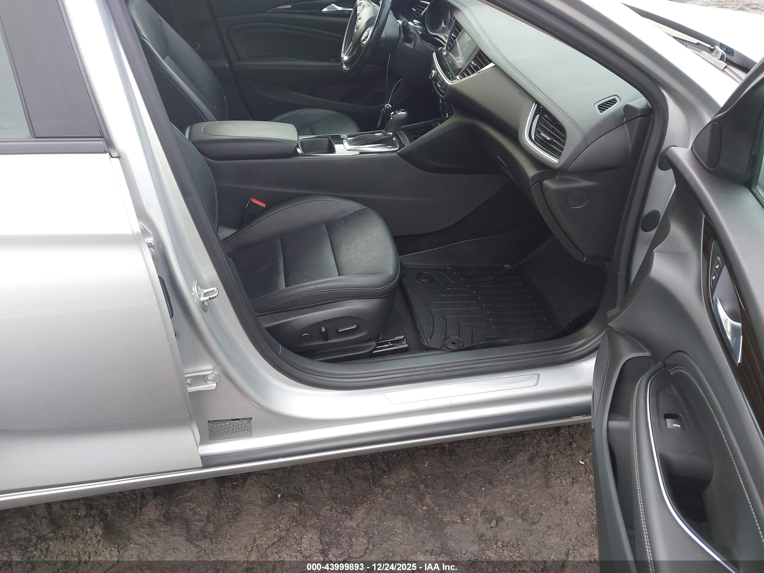 BUICK REGAL image 5