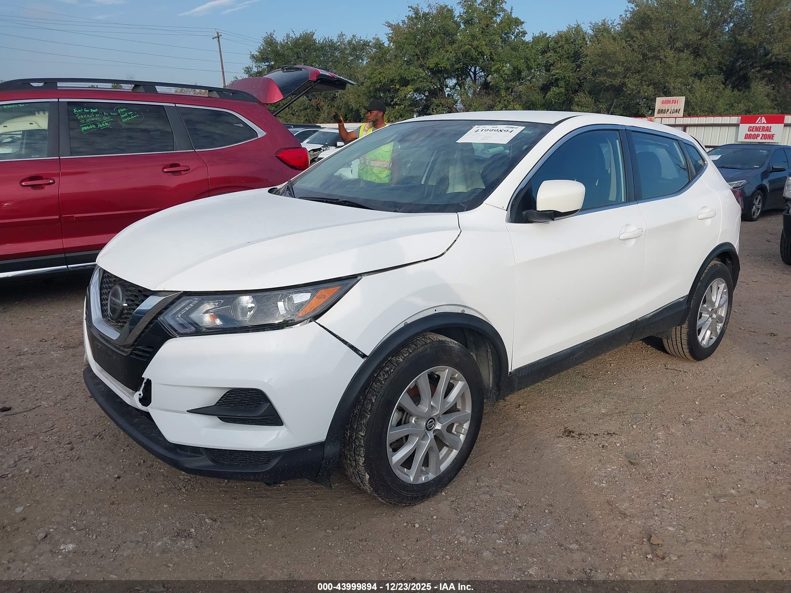 NISSAN ROGUE image 2